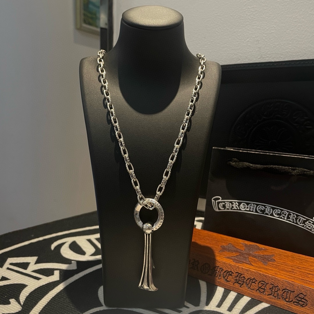 NO:105144,TikTok/Kuaishou/ins/Xiaohongshu/Live Hot, New [Counter Quality] Chrome Hearts Croxin letter necklace, bottle opener pendant, different pattern design styles with concave and concave shapes present a unique style Cross Scout flowers are Croxin's ambitions, so they last longer. Genuine version of Chrome Hearts Croxin, different from the market ordinary light version, benchmark the quality of the version, look at the details of the letter printing, retro old gray oxygen level. Seiko version!  !  !  Pure handmade ~ Authentic model opening must-have fashion and fashion, both men and women can wear it, same style for couples, original official website, rock punk style silver style, retro elements, trendy and versatile!  , jewelry boutique, chrome hearts, chrome hearts, necklace19860909批 抖音/快手/ins/小红书/直播热门 ,新款【专柜品质】Chrome Hearts克罗心字母项链 ,开瓶器吊坠,凹凸造型不同的花纹设计风格 呈现出与众不同 十字架 童军花是克罗心的志 所以更经久不衰 正品打版Chrome Hearts克罗心 区别市场普通轻版 对版对标品质 看字印细节 复古做旧灰氧程度.精工版本！！！ 纯手工打造 ～正品开模潮流时尚必备 男女均可佩戴 情侣同款 官网原版 摇滚朋克泰银风格 复古元素 潮流百搭！,饰品精品,chrome hearts,chrome hearts,necklace,Jewelry