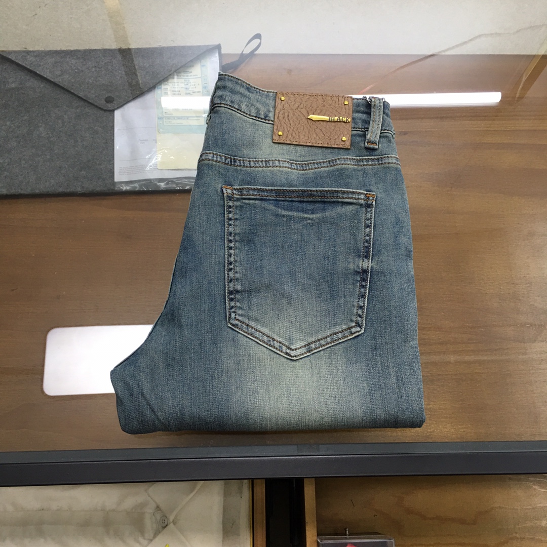 NO:119796,New product [Burber...y] 2025 spring and summer new style new men's jeans!  Trade-level OEM products are extremely rare. The exquisite and exquisite production process has reached the ultimate effect. Classic styles, original color cotton materials, and classic plain woven twill denim surfaces are woven by old-fashioned woven technology. They are soft, delicate, comfortable and breathable, and the original hardware accessories are washed with first-class texture!  Size 29-38,3537, Burberry, jeans, alexander wang19860909新品【Burber...y】 2025春夏新款 新款男士牛仔裤！ 贸易级别的代工品,数量极其稀少.精良精细的制作工艺程度已经达到极致效果.经典绝伦的款式,原色棉料,经典的平织斜纹牛仔布面经由老式梭织工艺机织.柔软细腻舒适透气,原版五金配件水洗,质感一流！尺码29-38,3537,,burberry,jeans,alexander wang,Men's clothing