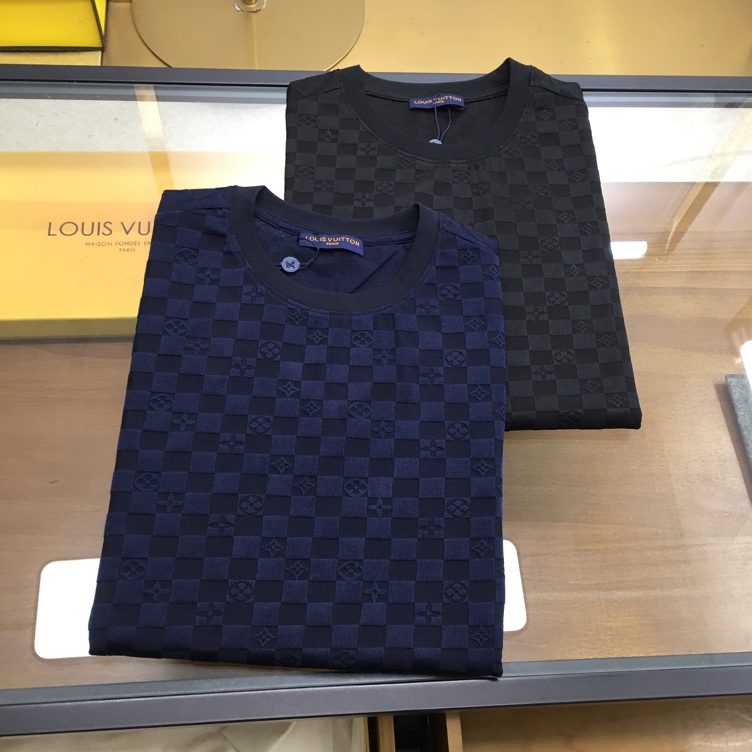 NO:119798,New product [L.v] fit style 25 latest and most top letter logo versatile heavy industry fusion round neck short sleeves, top quality jade soft cotton, top production process imported fabric, imported high-end custom imported silk thread feels first-class!  Size M-XXXL, T-shirt,alexander wang19860909新品【L.v】 合身版型 25最新最顶级字母logo百搭重工融合圆领短袖,最顶级的玉柔棉品质,顶级制作工艺进口面料,采用进口高端订制进口丝线手感一流！ 尺码M-XXXL,,T-shirt,alexander wang,Men's clothing