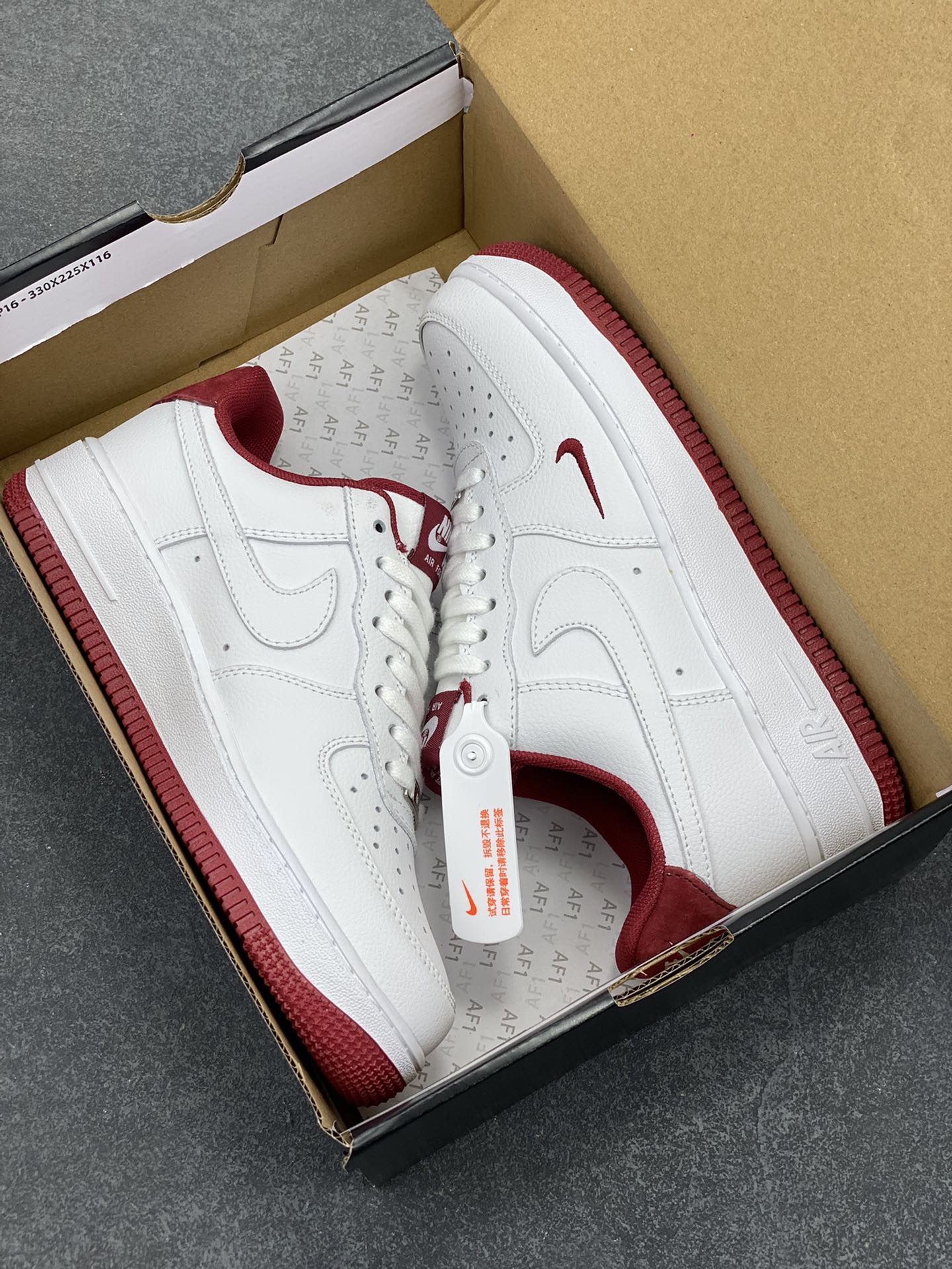 图片[9]-Air Force 1\’ 07 酒红小勾 原楦头原纸板 打造纯正空军版型 专注外贸渠道 全掌内置蜂窝气垫 #原盒配件 原厂中底钢印、拉帮完美 货号：HM9483-100 尺码：36 36.5 37.5 38 38.5 39 40 40.5 41 42 42.5 43 44 44.5 45-选品中心