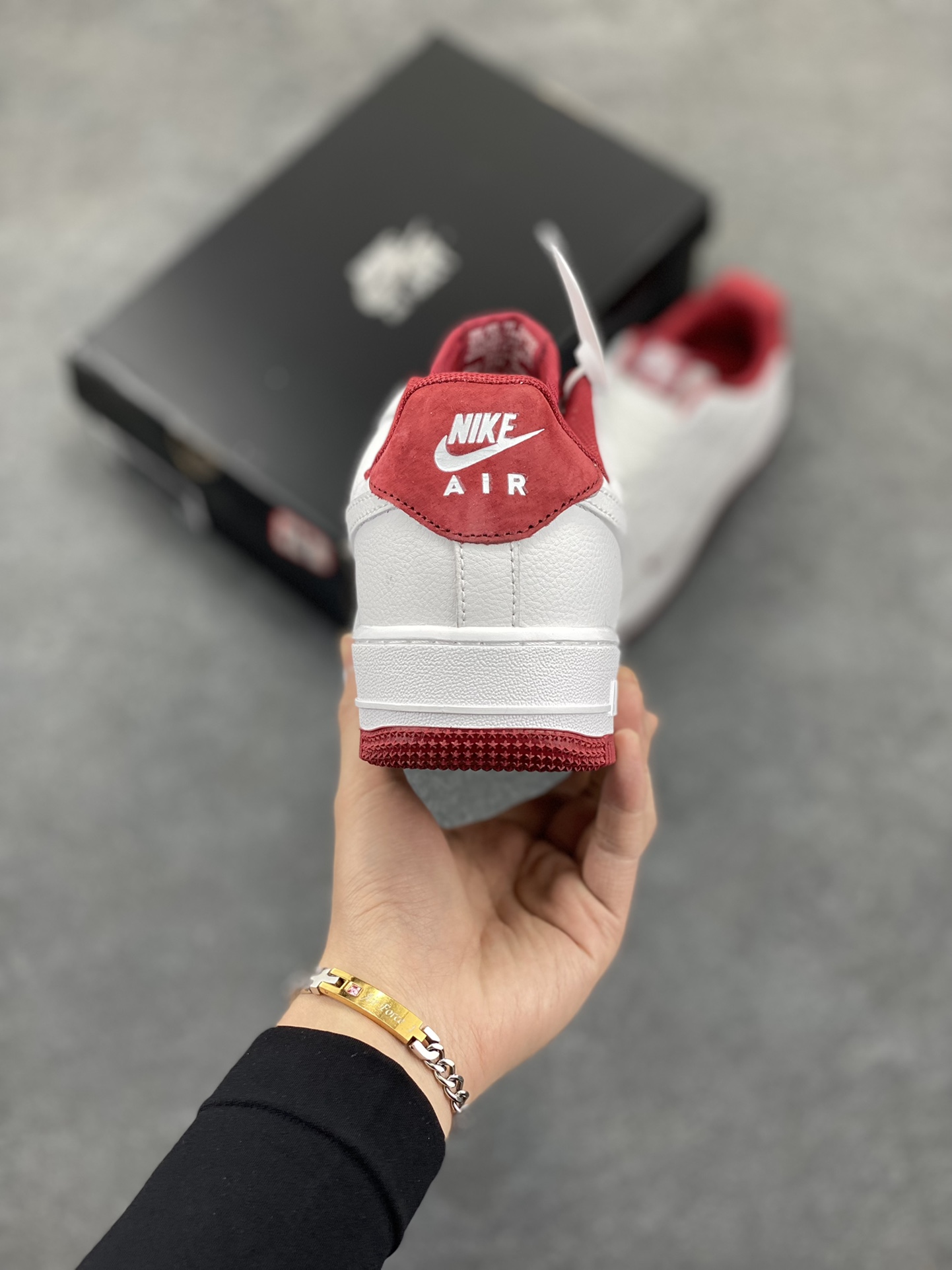 图片[4]-Air Force 1\’ 07 酒红小勾 原楦头原纸板 打造纯正空军版型 专注外贸渠道 全掌内置蜂窝气垫 #原盒配件 原厂中底钢印、拉帮完美 货号：HM9483-100 尺码：36 36.5 37.5 38 38.5 39 40 40.5 41 42 42.5 43 44 44.5 45-选品中心