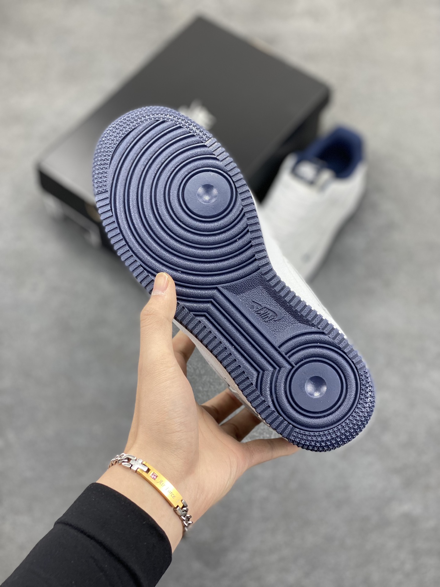 图片[5]-Air Force 1\’ 07 深蓝小勾 原楦头原纸板 打造纯正空军版型 专注外贸渠道 全掌内置蜂窝气垫 #原盒配件 原厂中底钢印、拉帮完美 货号：HM9483-001 尺码：36 36.5 37.5 38 38.5 39 40 40.5 41 42 42.5 43 44 44.5 45-选品中心