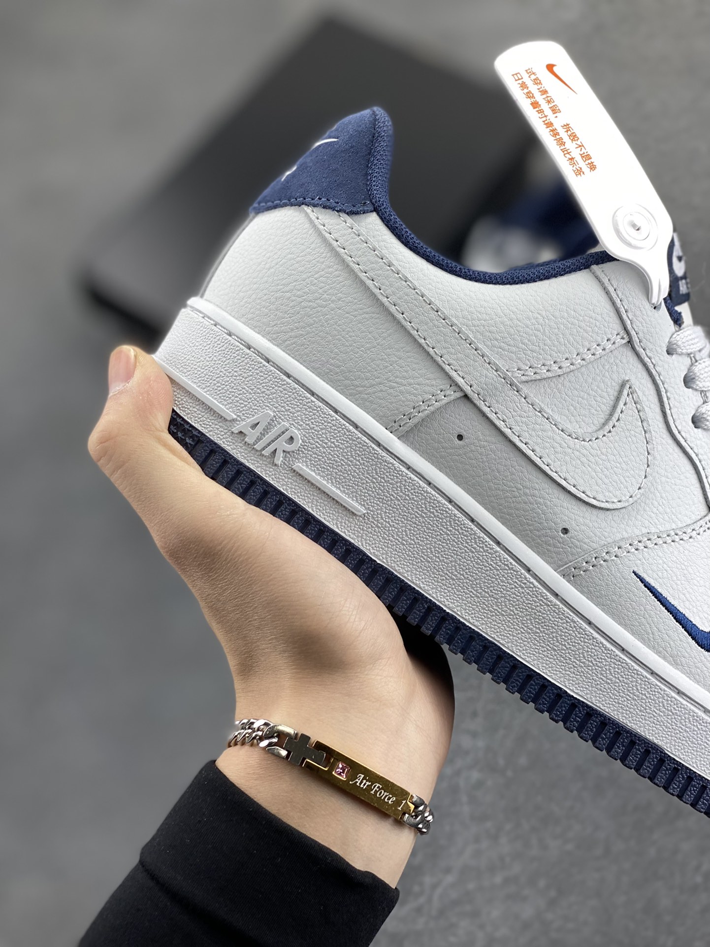 图片[6]-Air Force 1\’ 07 深蓝小勾 原楦头原纸板 打造纯正空军版型 专注外贸渠道 全掌内置蜂窝气垫 #原盒配件 原厂中底钢印、拉帮完美 货号：HM9483-001 尺码：36 36.5 37.5 38 38.5 39 40 40.5 41 42 42.5 43 44 44.5 45-选品中心