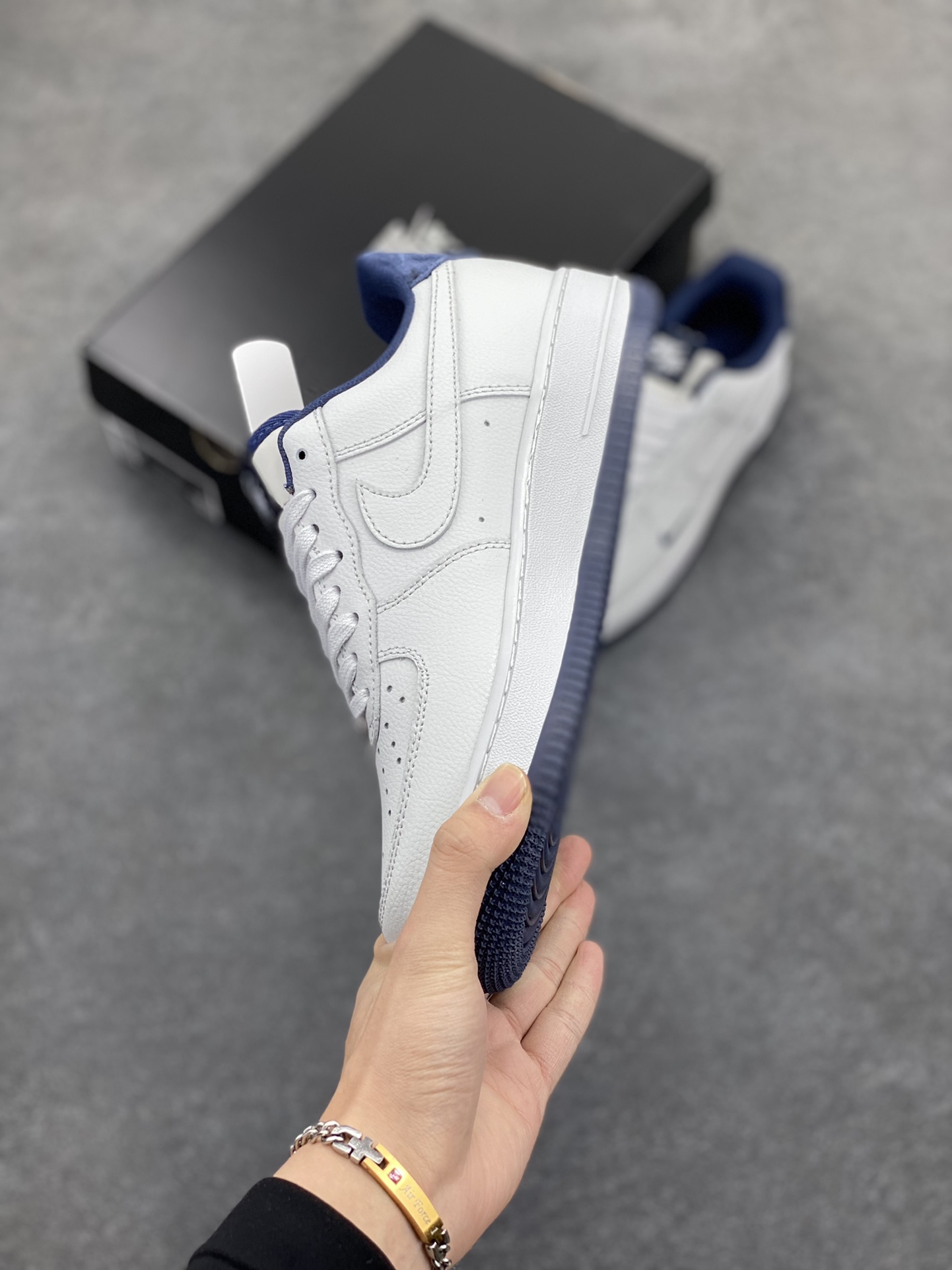 图片[3]-Air Force 1\’ 07 深蓝小勾 原楦头原纸板 打造纯正空军版型 专注外贸渠道 全掌内置蜂窝气垫 #原盒配件 原厂中底钢印、拉帮完美 货号：HM9483-001 尺码：36 36.5 37.5 38 38.5 39 40 40.5 41 42 42.5 43 44 44.5 45-选品中心