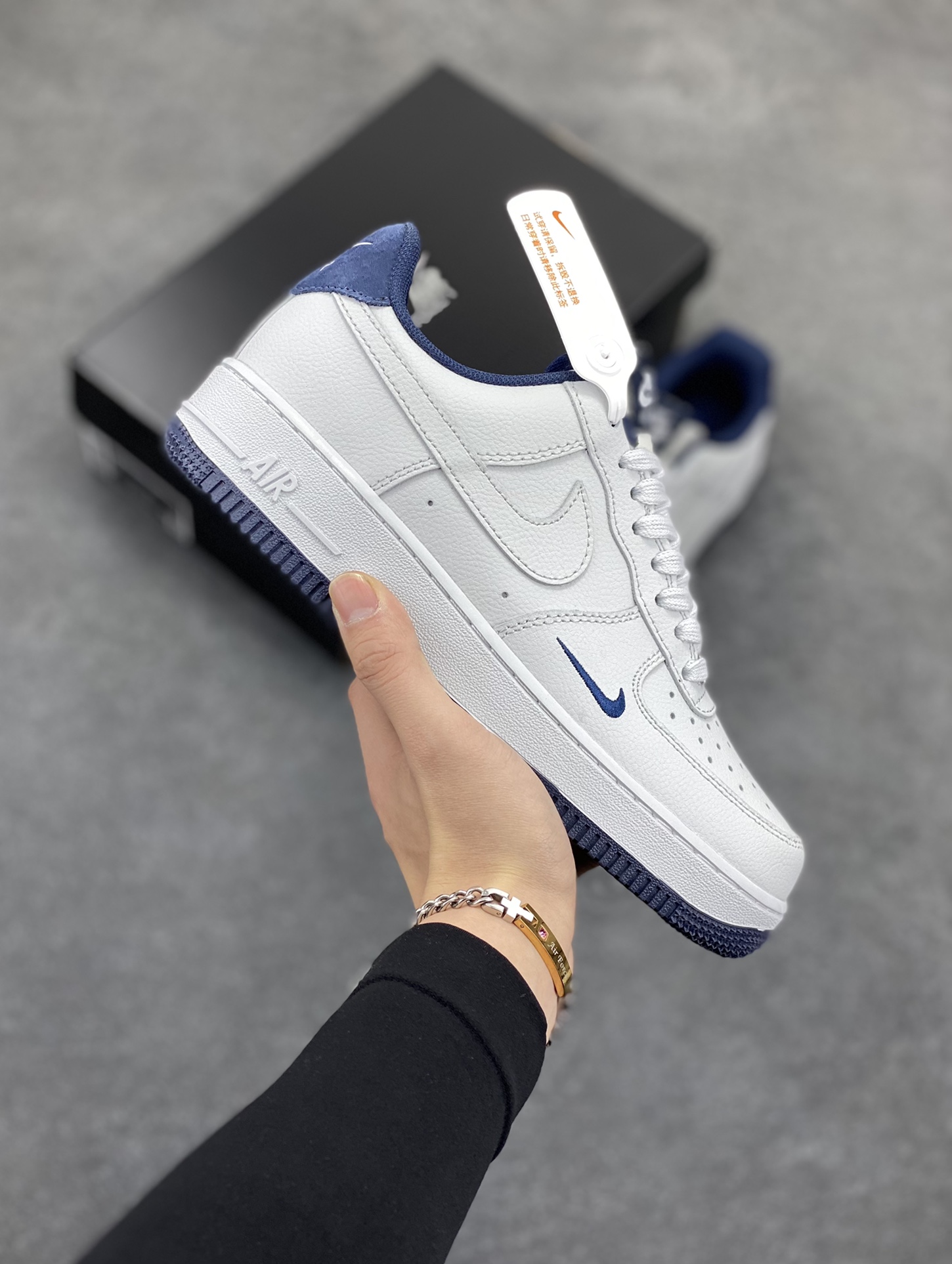 Air Force 1\’ 07 深蓝小勾 原楦头原纸板 打造纯正空军版型 专注外贸渠道 全掌内置蜂窝气垫 #原盒配件 原厂中底钢印、拉帮完美 货号:HM9483-001 尺码:36 36.5 37.5 38 38.5 39 40 40.5 41 42 42.5 43 44 44.5 45-选品中心