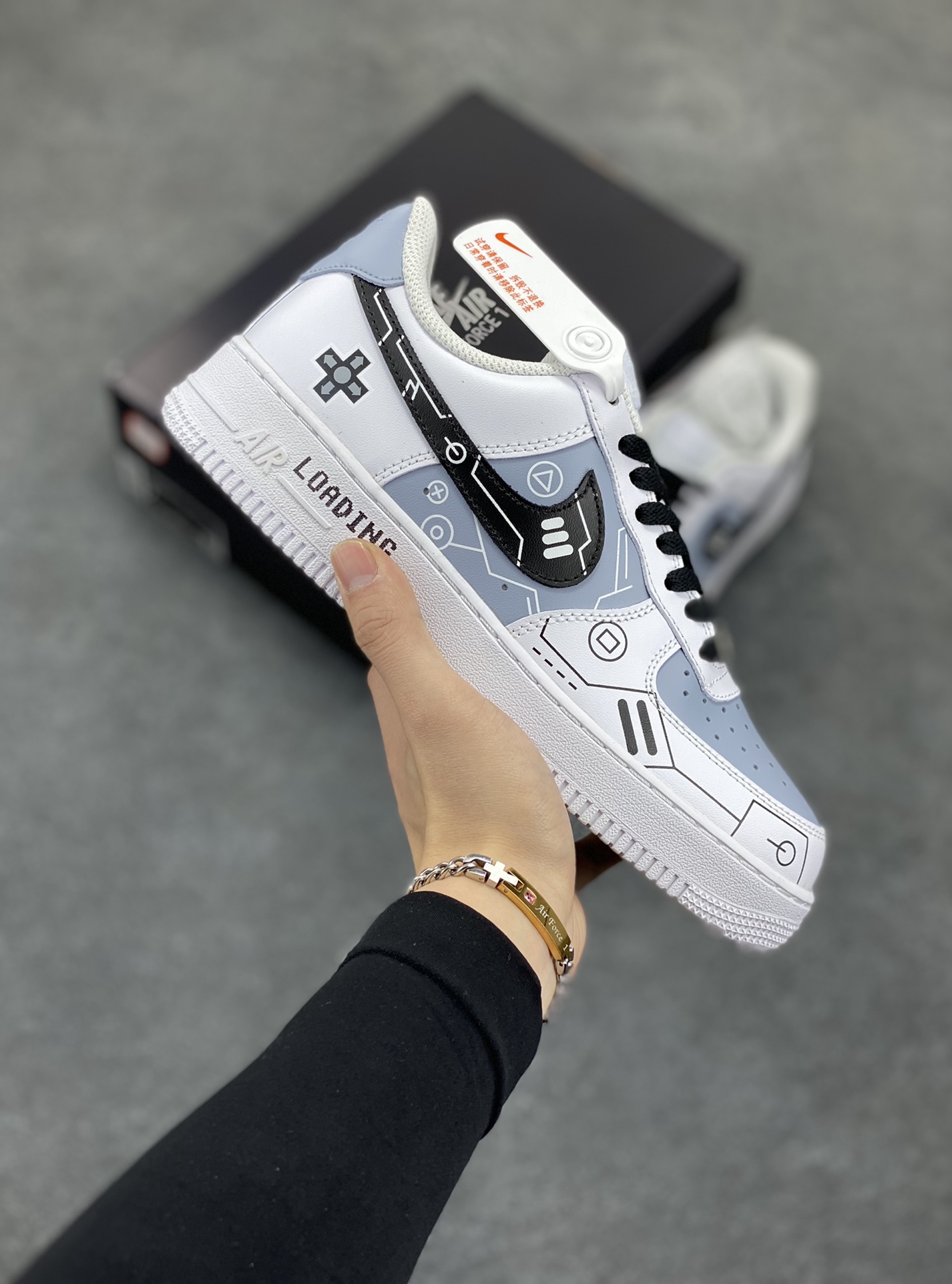 PS5电玩主题 Nike Air Force 1 Low’07 黑白灰空军一号低帮休闲板鞋 定制皮料 原楦原纸板 纯正空军版型 内置全掌气垫 货号：CW2288-111 尺码：36 36.5 37.5 38 38.5 39 40 40.5 41 42 42.5 43 44 44.5 45-选品中心