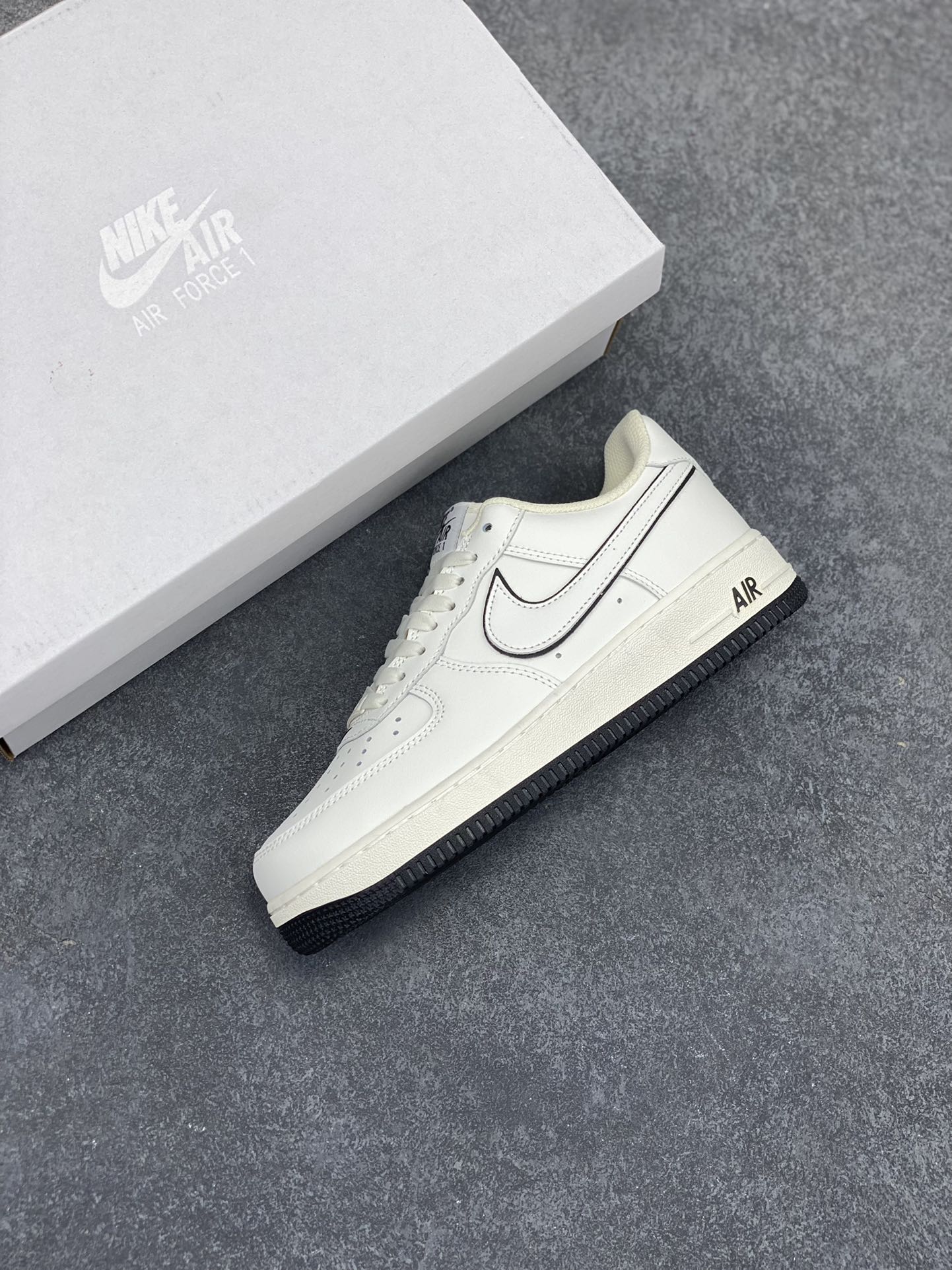 图片[7]-Nike Air Force 1 Low \’07 白 黑低帮空军一号休闲板鞋 定制皮料 原楦原纸板 纯正版型 原装鞋盒 清洁度完美 内置全掌气垫 货号：DZ2799-121 尺码：36 36.5 37.5 38 38.5 39 40 40.5 41 42 42.5 43 44 44.5 45-选品中心