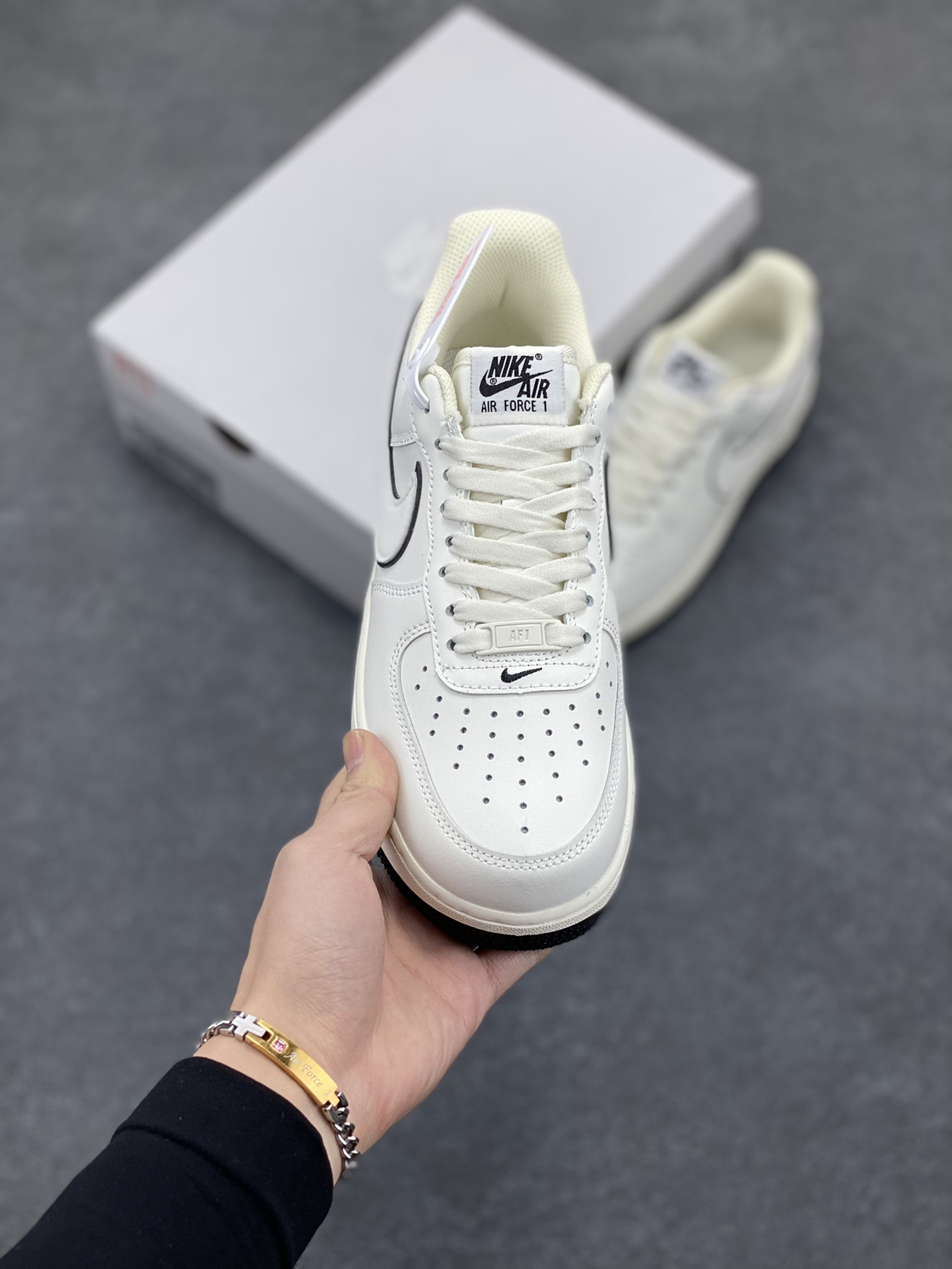 图片[2]-Nike Air Force 1 Low \’07 白 黑低帮空军一号休闲板鞋 定制皮料 原楦原纸板 纯正版型 原装鞋盒 清洁度完美 内置全掌气垫 货号：DZ2799-121 尺码：36 36.5 37.5 38 38.5 39 40 40.5 41 42 42.5 43 44 44.5 45-选品中心