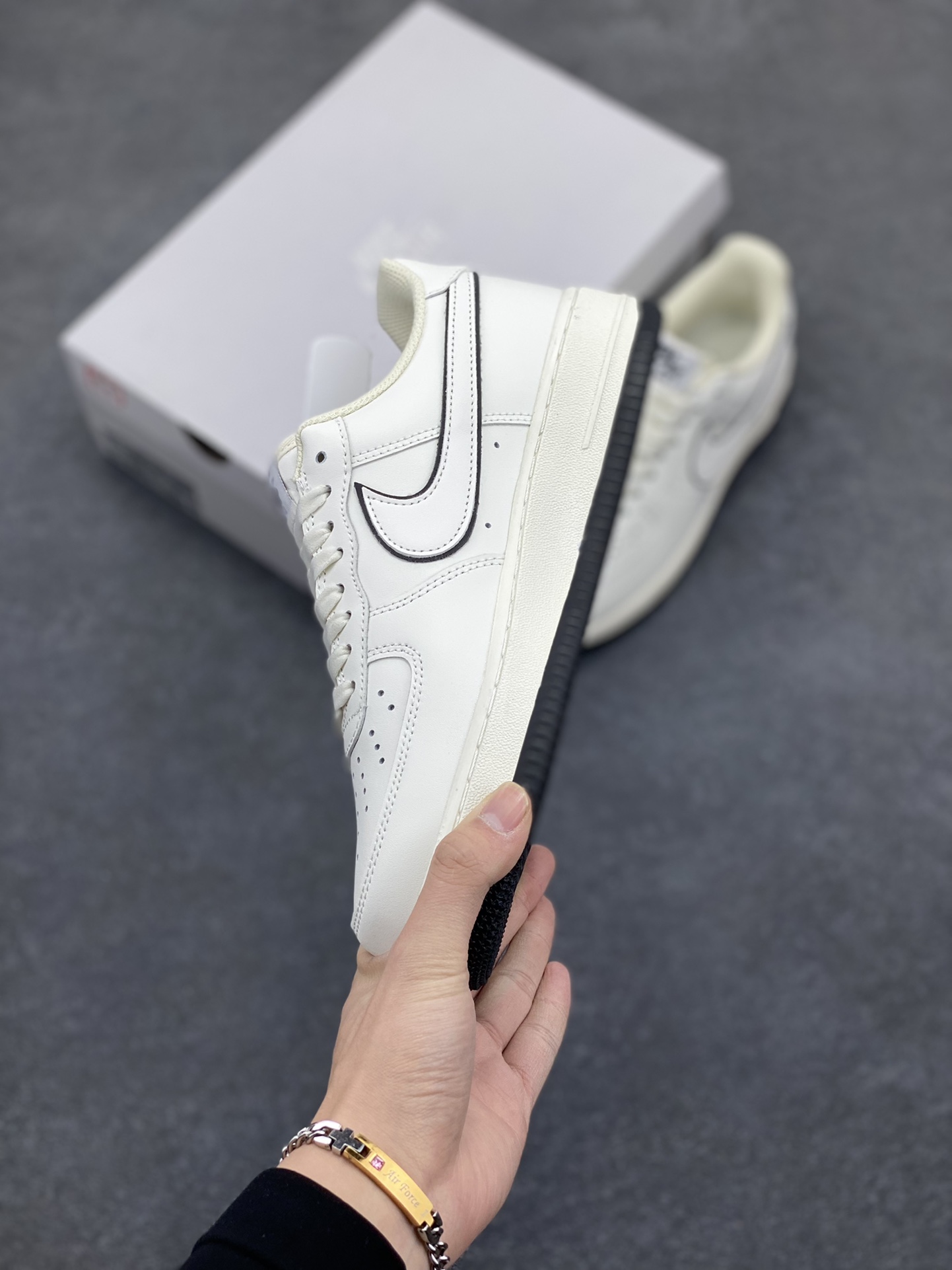 图片[3]-Nike Air Force 1 Low \’07 白 黑低帮空军一号休闲板鞋 定制皮料 原楦原纸板 纯正版型 原装鞋盒 清洁度完美 内置全掌气垫 货号：DZ2799-121 尺码：36 36.5 37.5 38 38.5 39 40 40.5 41 42 42.5 43 44 44.5 45-选品中心