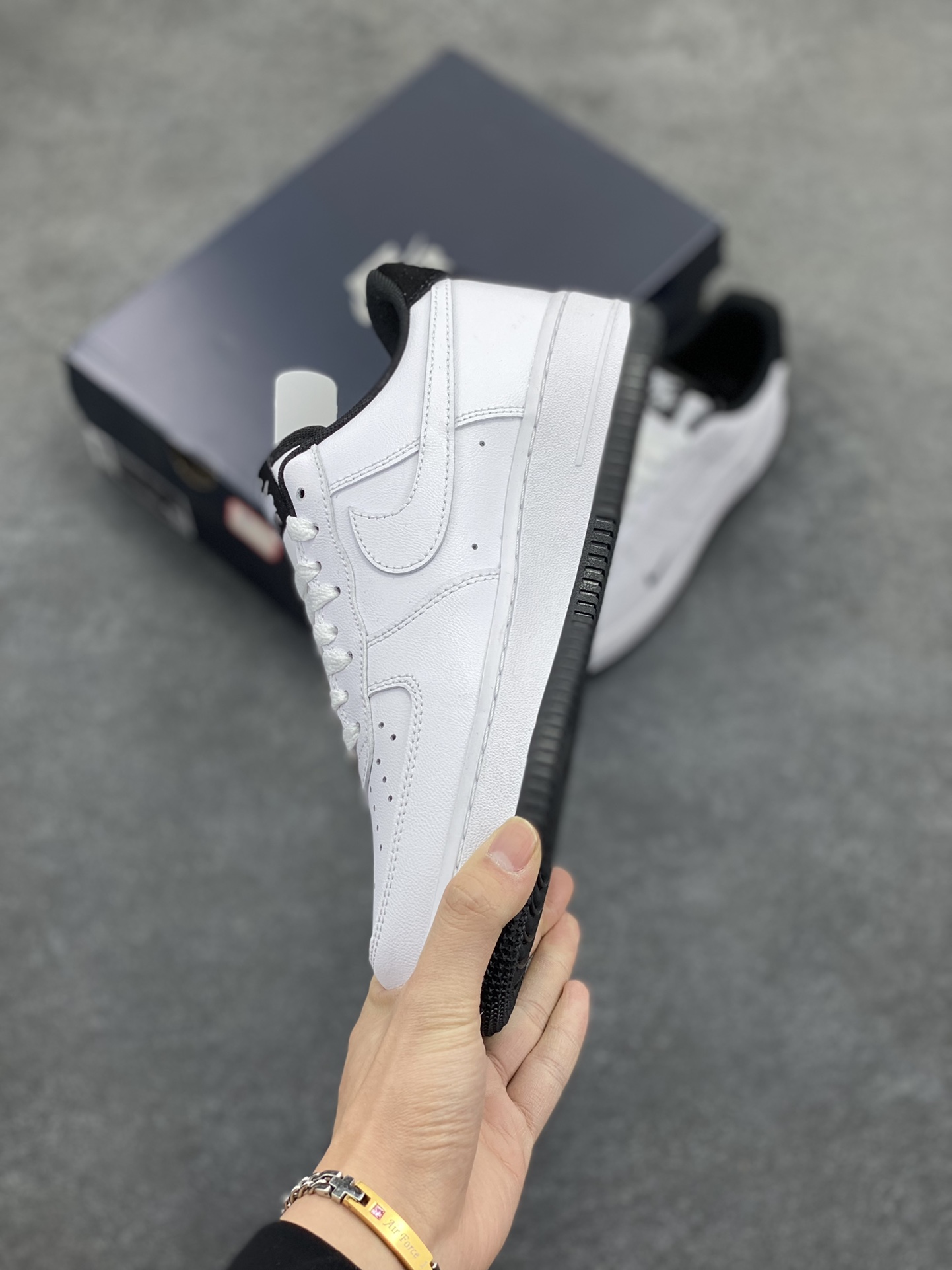 图片[3]-Air Force 1\’ 07 白黑小勾 原楦头原纸板 打造纯正空军版型 专注外贸渠道 全掌内置蜂窝气垫 #原盒配件 原厂中底钢印、拉帮完美 货号：HM9483-101 尺码：35.5 36 36.5 37.5 38 38.5 39 40 40.5 41 42 42.5 43 44 44.5 45-选品中心