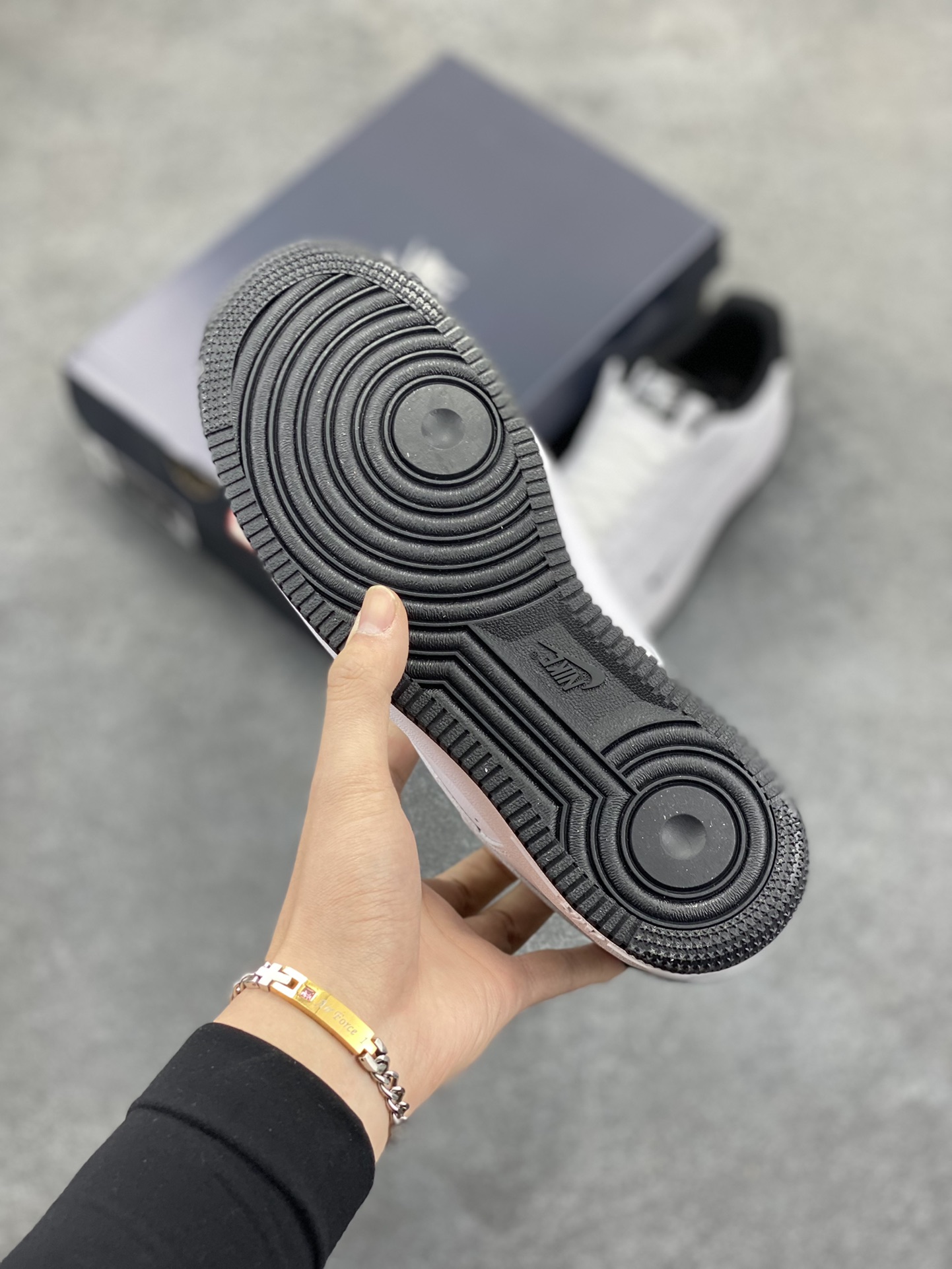 图片[5]-Air Force 1\’ 07 白黑小勾 原楦头原纸板 打造纯正空军版型 专注外贸渠道 全掌内置蜂窝气垫 #原盒配件 原厂中底钢印、拉帮完美 货号：HM9483-101 尺码：35.5 36 36.5 37.5 38 38.5 39 40 40.5 41 42 42.5 43 44 44.5 45-选品中心