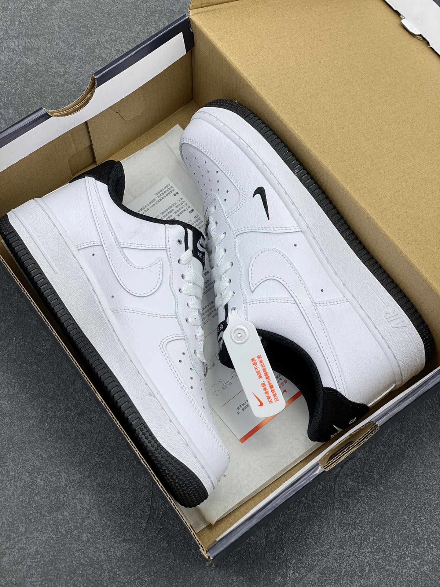 图片[9]-Air Force 1\’ 07 白黑小勾 原楦头原纸板 打造纯正空军版型 专注外贸渠道 全掌内置蜂窝气垫 #原盒配件 原厂中底钢印、拉帮完美 货号：HM9483-101 尺码：35.5 36 36.5 37.5 38 38.5 39 40 40.5 41 42 42.5 43 44 44.5 45-选品中心