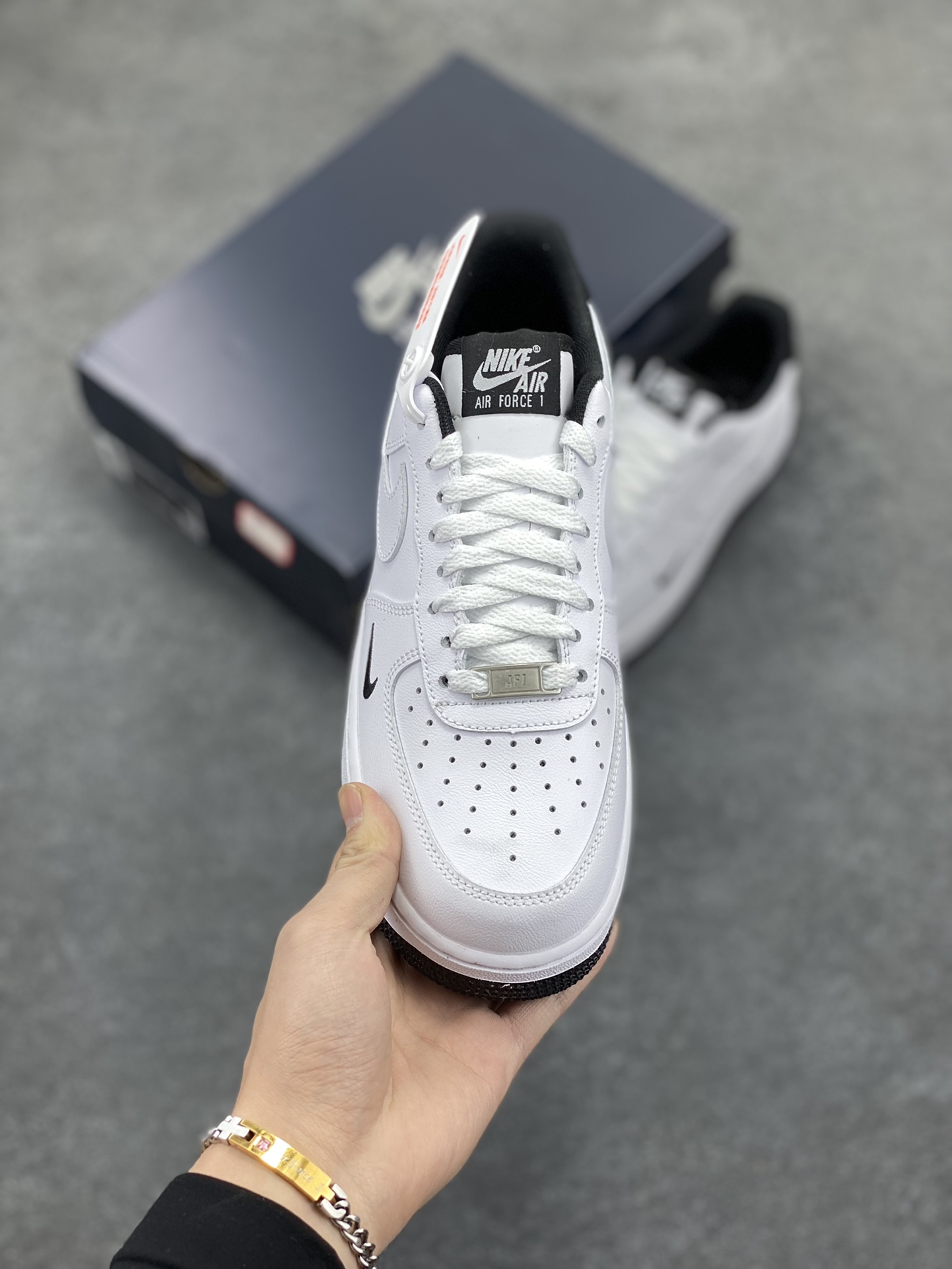 图片[2]-Air Force 1\’ 07 白黑小勾 原楦头原纸板 打造纯正空军版型 专注外贸渠道 全掌内置蜂窝气垫 #原盒配件 原厂中底钢印、拉帮完美 货号：HM9483-101 尺码：35.5 36 36.5 37.5 38 38.5 39 40 40.5 41 42 42.5 43 44 44.5 45-选品中心