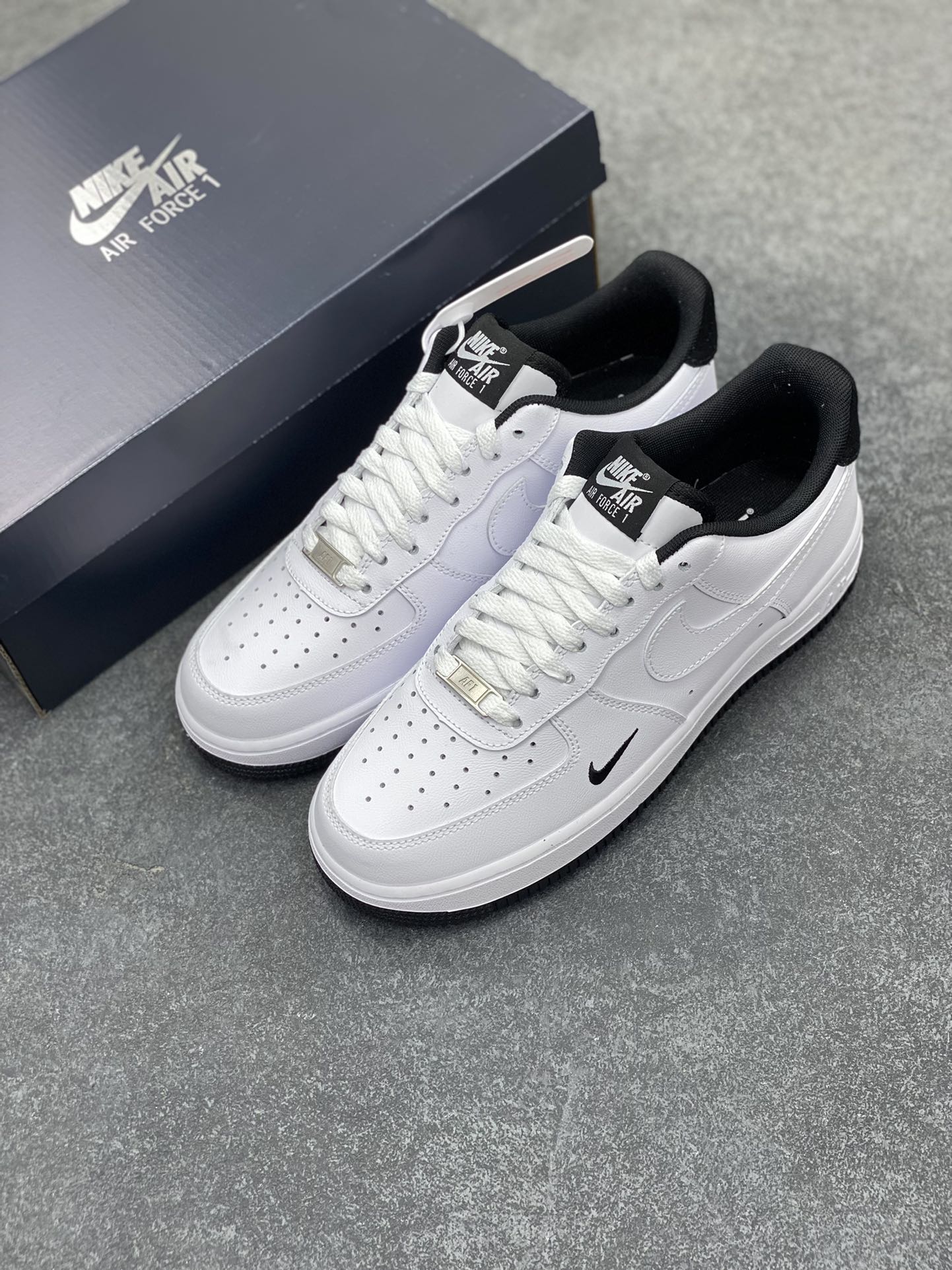 图片[8]-Air Force 1\’ 07 白黑小勾 原楦头原纸板 打造纯正空军版型 专注外贸渠道 全掌内置蜂窝气垫 #原盒配件 原厂中底钢印、拉帮完美 货号：HM9483-101 尺码：35.5 36 36.5 37.5 38 38.5 39 40 40.5 41 42 42.5 43 44 44.5 45-选品中心