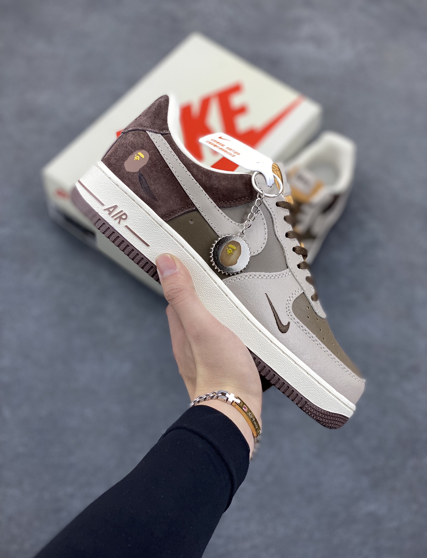 NIke Air Force 1 \’07 Low “Bape联名——灰绿粽”空军一号 低帮 运动鞋 休闲鞋 折边针车 工艺难度大 原楦头原纸板 原装鞋盒 定制五金配件 内置全掌气垫 原厂鞋底 货号:KK1988-039 尺码:36 36.5 37.5 38 38.5 39 40 40.5 41 42 42.5 43 44 44.5 45-选品中心