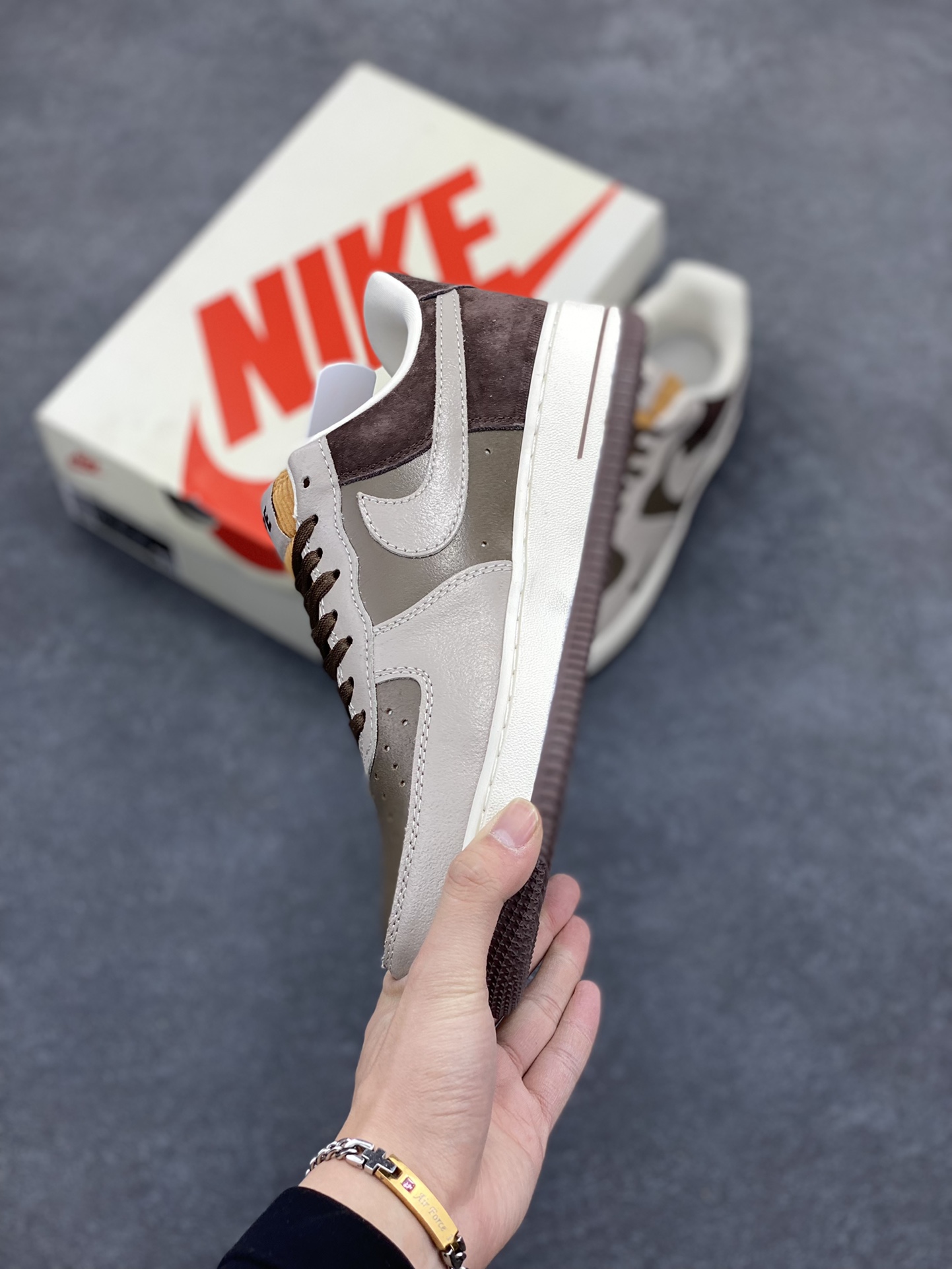 图片[3]-NIke Air Force 1 \’07 Low “Bape联名——灰绿粽”空军一号 低帮 运动鞋 休闲鞋 折边针车 工艺难度大 原楦头原纸板 原装鞋盒 定制五金配件 内置全掌气垫 原厂鞋底 货号：KK1988-039 尺码：36 36.5 37.5 38 38.5 39 40 40.5 41 42 42.5 43 44 44.5 45-选品中心