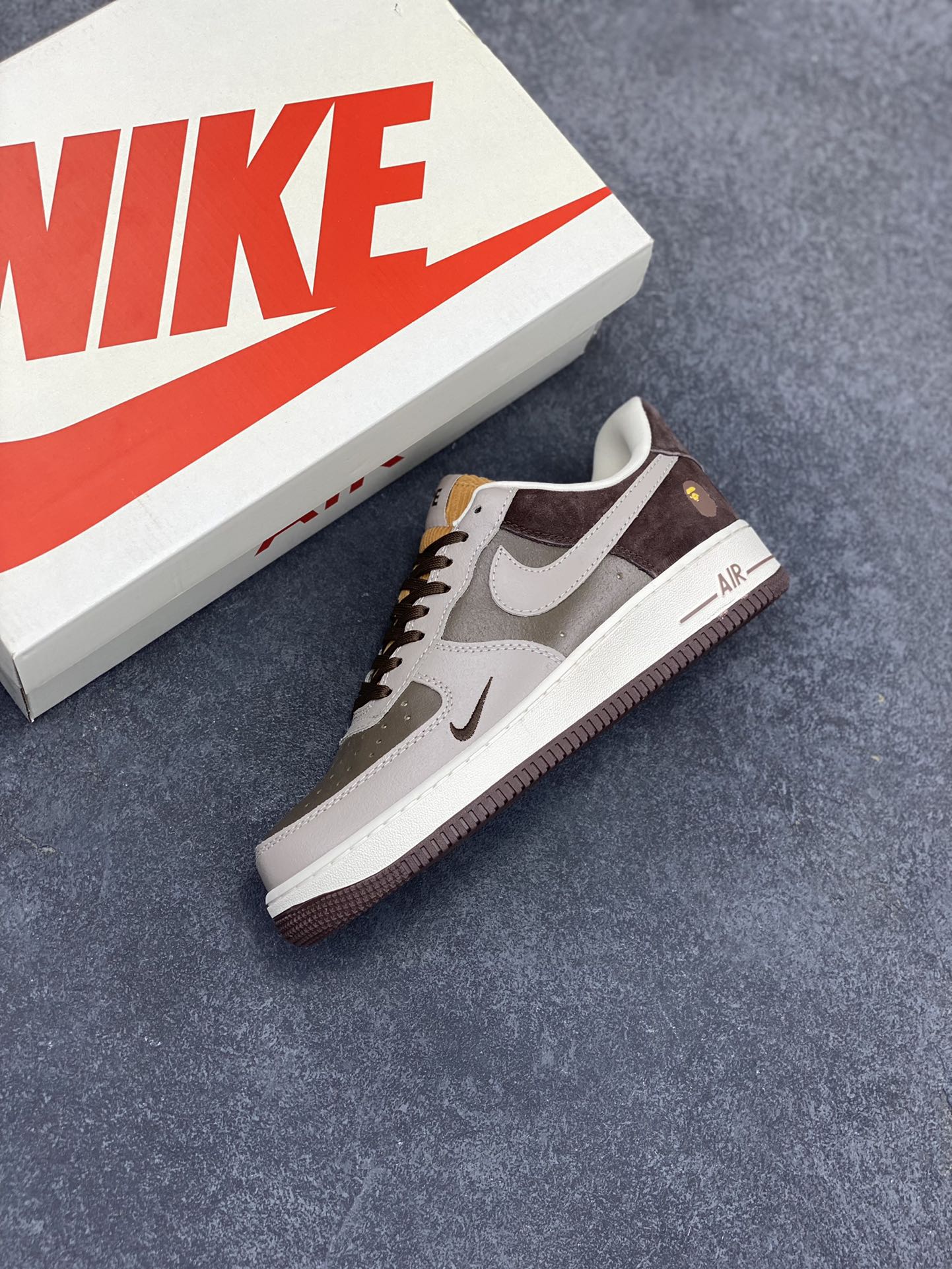 图片[7]-NIke Air Force 1 \’07 Low “Bape联名——灰绿粽”空军一号 低帮 运动鞋 休闲鞋 折边针车 工艺难度大 原楦头原纸板 原装鞋盒 定制五金配件 内置全掌气垫 原厂鞋底 货号：KK1988-039 尺码：36 36.5 37.5 38 38.5 39 40 40.5 41 42 42.5 43 44 44.5 45-选品中心