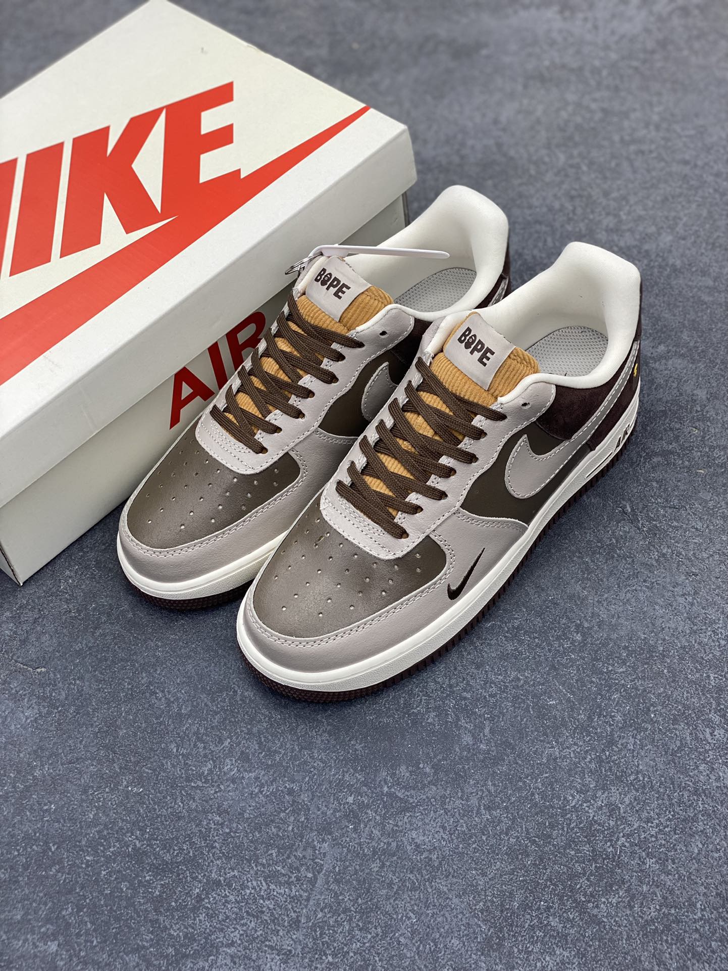 图片[8]-NIke Air Force 1 \’07 Low “Bape联名——灰绿粽”空军一号 低帮 运动鞋 休闲鞋 折边针车 工艺难度大 原楦头原纸板 原装鞋盒 定制五金配件 内置全掌气垫 原厂鞋底 货号：KK1988-039 尺码：36 36.5 37.5 38 38.5 39 40 40.5 41 42 42.5 43 44 44.5 45-选品中心