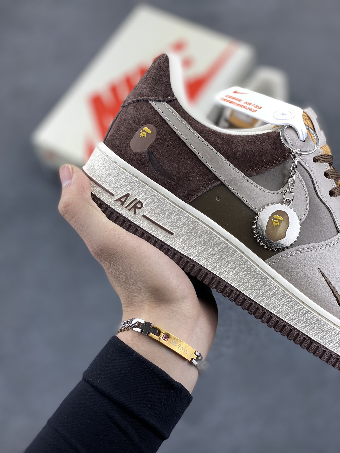 图片[6]-NIke Air Force 1 \’07 Low “Bape联名——灰绿粽”空军一号 低帮 运动鞋 休闲鞋 折边针车 工艺难度大 原楦头原纸板 原装鞋盒 定制五金配件 内置全掌气垫 原厂鞋底 货号：KK1988-039 尺码：36 36.5 37.5 38 38.5 39 40 40.5 41 42 42.5 43 44 44.5 45-选品中心