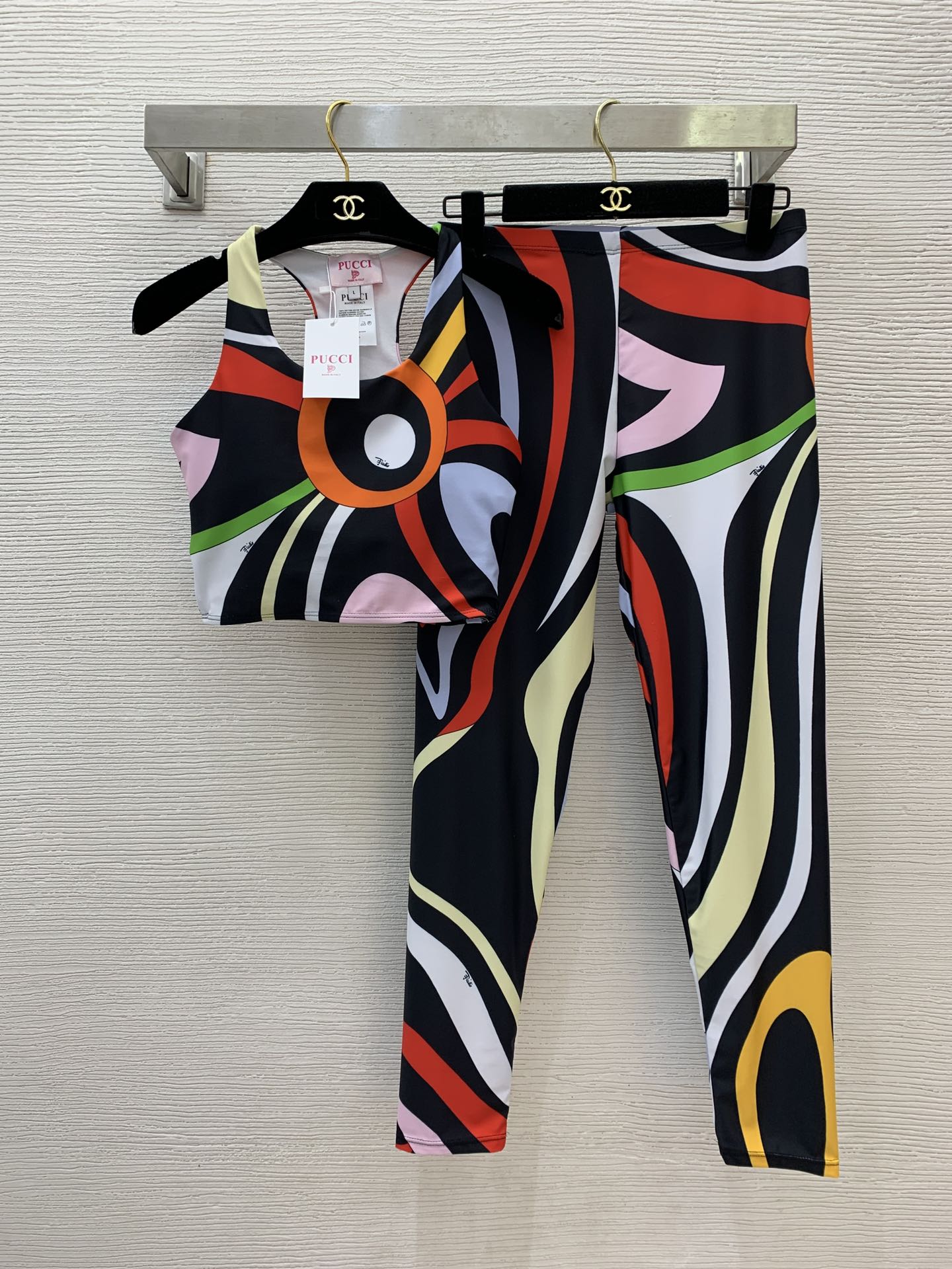 NO:308744,Model number D25021918 PUCC* newest style contrasting color print fitness sports high elastic yoga set!  U-neck exposed navel vest top (with chest pad) slim butt lifting elastic leggings leggings!  (L size bust 74, garment length 37; waist circumference 66~76 elastic, trousers length 88 high elastic fabric), alexander wang19860909款号D25021918 PUCC*新款通体撞色印花健身运动高弹力瑜伽套装！U领露肚脐背心上衣（带胸垫）修身提臀弹力紧身裤打底裤！（L码胸围74,衣长37；腰围66～76松紧,裤长88面料高弹力）,,alexander wang,Women's clothing