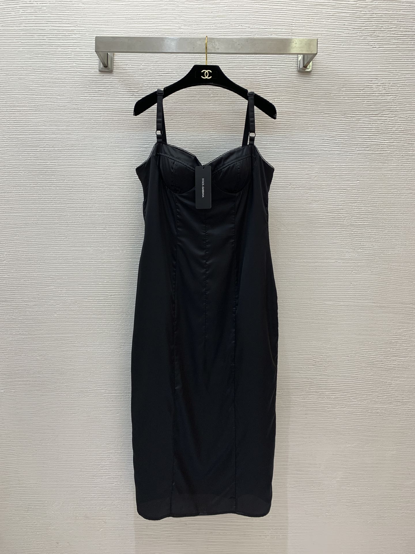 NO:308721,Model number 25021978 Dolce & Gabbana DG* new style, fashionable, sexy, slim and slim rear slit strapless suspender dress!  Black, (L size bust 92~96, waist 82, skirt length 105, Dolce & Gabbana, skirts, alexander wang19860909款号25021978杜嘉班纳DG*新款 时尚性感修身显瘦后开叉包臀抹胸式吊带连衣裙！黑色,（L码胸围92～96,腰围82,裙长105,,Dolce&Gabbana,skirts,alexander wang,Women's clothing