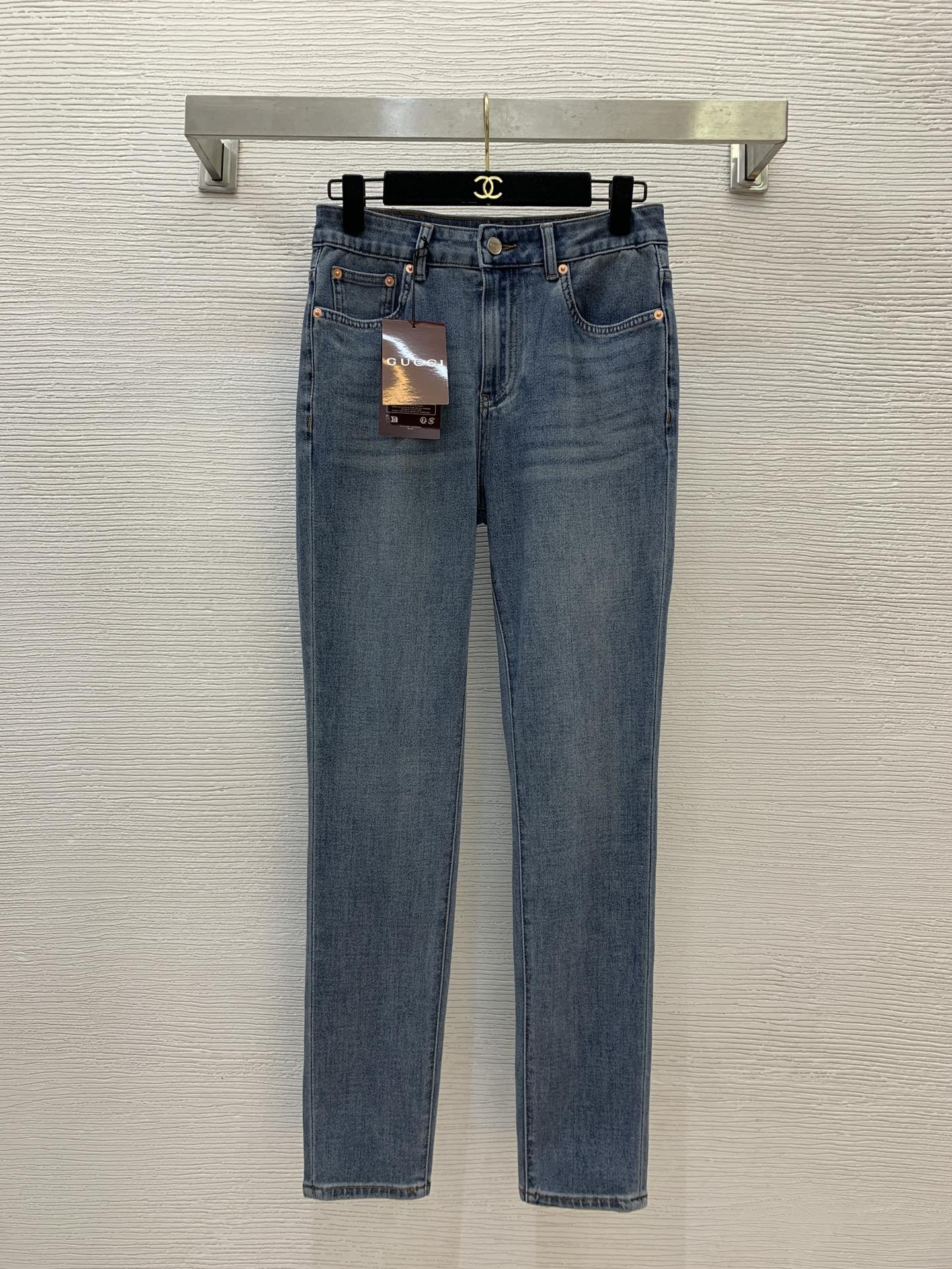 NO:309312,Model number G22027 GUCC* Early Spring New High-end Customized Stretch Washed Denim Cotton Fabric Soft and Comfortable!  Simple and fashionable rear hip pocket letter logo embroidery logo slim legs and small feet jeans!  Gray, light blue, 26.27.28.29.30 (28 size waist circumference 68~74 high elasticity, trousers length 97, gucci, jeans, alexander wang19860909款号G22027 GUCC*早春新款高端定制弹力水洗牛仔棉面料柔软舒适！简约时尚后臀口袋字母logo刺绣标志修身瘦腿小脚牛仔裤！灰色、浅蓝色、26.27.28.29.30（28码腰围68～74高弹力,裤长97,,gucci,jeans,alexander wang,Women's clothing