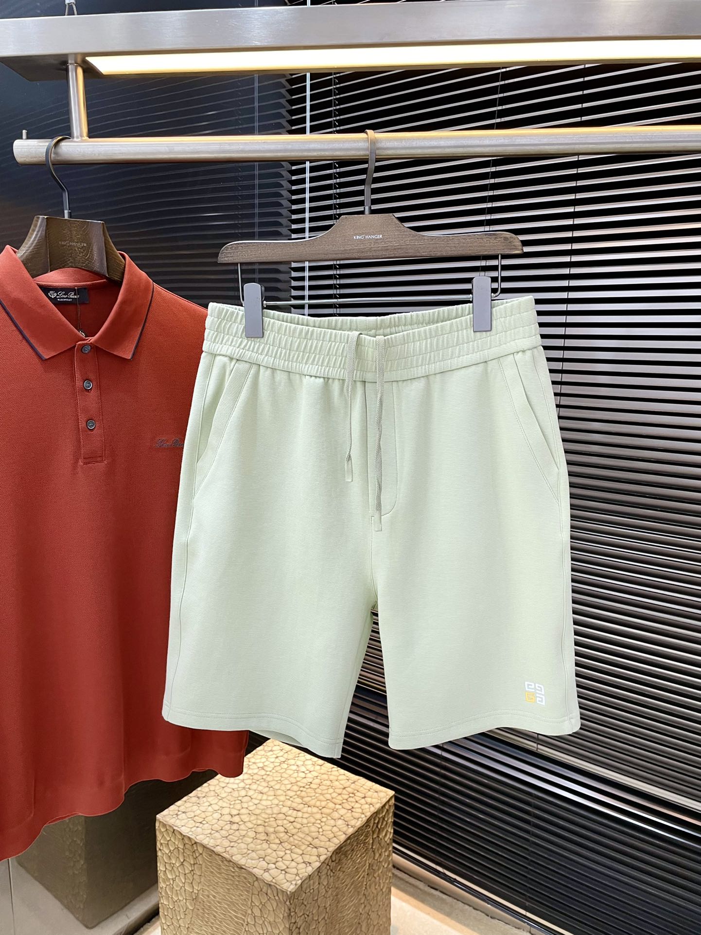 NO:119573,Givenchy- (Givenchy) new spring and summer style, the latest casual shorts. The original pants are casual and versatile, casual and lazy, high-end custom imported cotton fabric, customized craftsmanship, and full of comfort. High-end and atmospheric, does the summer taste have? First choice. Code number M-XXXL purchasing level..., given, given, given, shorts, alexander wang19860909Givenchy-（纪梵希）春夏季新款,最新休闲短裤.原版裤型上身休闲百搭、随性慵懒范,高级定制进口全棉面料,订制工艺 舒适感爆棚.高端大气,夏天的味道有没有,首选 .码数M一XXXL代购级别……,,givenchy,givenchy,shorts,alexander wang,Men's clothing