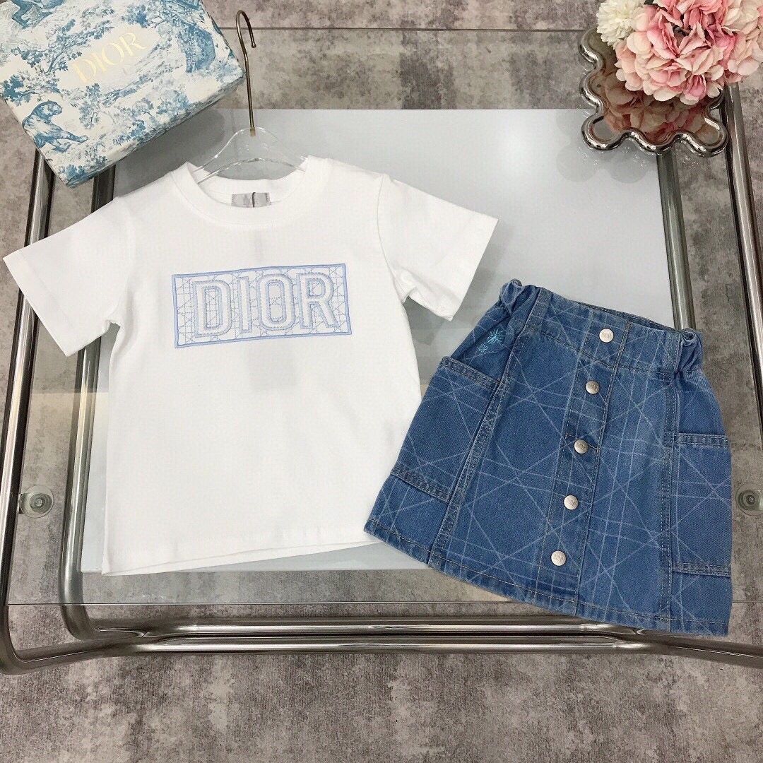 NO:210761,[Spot delivery] DIO* Limited series ~/SS New two-piece set [denograph skirt short sleeves] high-end rattan plaid denim skirt exquisite embroidered logo with embroidered logo short sleeves The whole set is simple and generous style High-end fashionable style The upper body effect is very good Color white Size-110-120-130-140-150 [CM] Requires counter packaging, clothes, dior, skirts, T-shirt,19860909【现货发】   DIO* 限定系列～/SS 新品两件套【牛仔半裙短袖】高级藤格纹牛仔半裙精致刺绣LOGO标志搭配刺绣logo短袖 整套简单大方款式 高级时髦款 上身效果非常好 颜色白色 尺码-110-120-130-140-150【CM】 需要专柜包装元,衣服,dior,skirts,T-shirt,,Children's