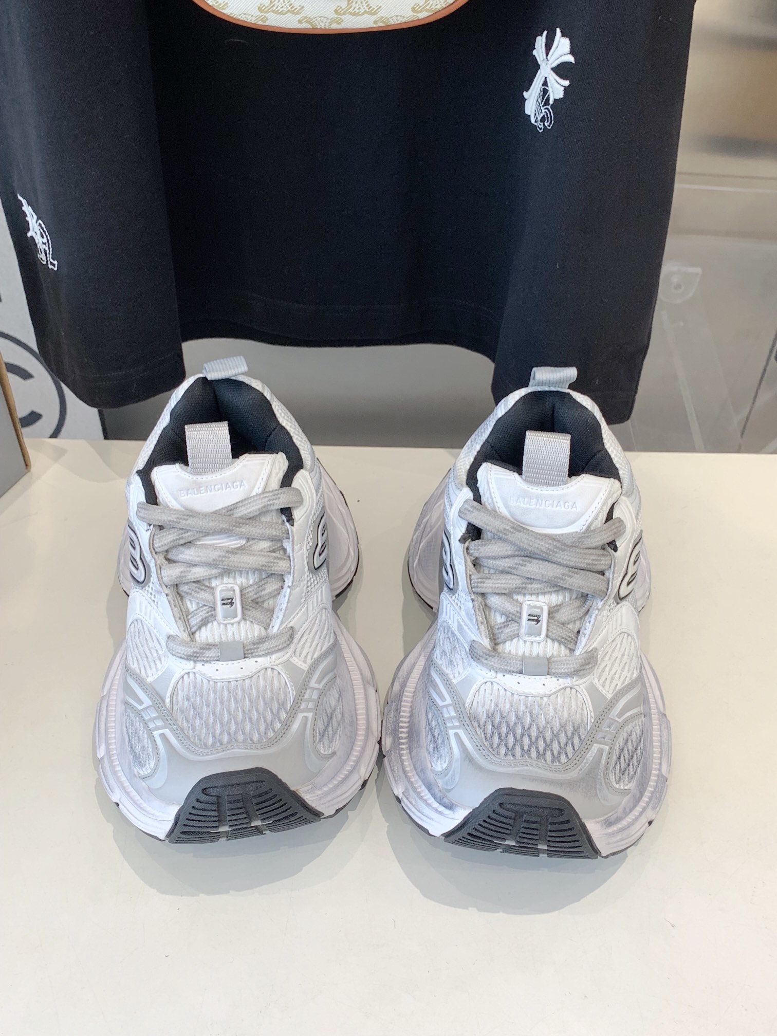 NO:164521,Top version of Balenciaga Balenciaga 10xl series Couple dad shoes white and blue. Original purchase and development Making products Balenciaga The overall shoe shape draws on the creative ideas of the two shoe shapes, Balenciaga Track and Balenciaga Runner, which is equivalent to removing the outer frame of the Track shoe body and inheriting Runner's streamlined shape and Track flat toe. Fabric: Original custom imported cowhide fabric   mesh inner lining: Original custom breathable mesh inner lining: Original opening ultra-light MD combination rubber sole thickness: 6CM packaging original tag aircraft box reinforcement packaging!  Number of sizes: 35-46 (positive size), daddy shoes, balenciaga, balenciaga, cowhide19860909顶级版本Balenciaga 巴黎世家10xl系列 情侣款老爹鞋 白蓝. 原版购入开发 做货 Balenciaga 整体鞋型汲取了Balenciaga Track和Balenciaga Runner两款鞋型的创作思路 相当于把 Track鞋身的外框拆了下来 同时继承了 Runner的流线造型和 Track扁平的鞋头 面料: 原版定制进口牛皮面料 网面 内里: 原版定制透气网里 大底: 原版开模超轻MD组合橡胶底底厚: 6CM 包装原吊牌飞机盒加固包装！ 码数:35-46(正码),老爹鞋,balenciaga,balenciaga,cowhide,Women's Shoes