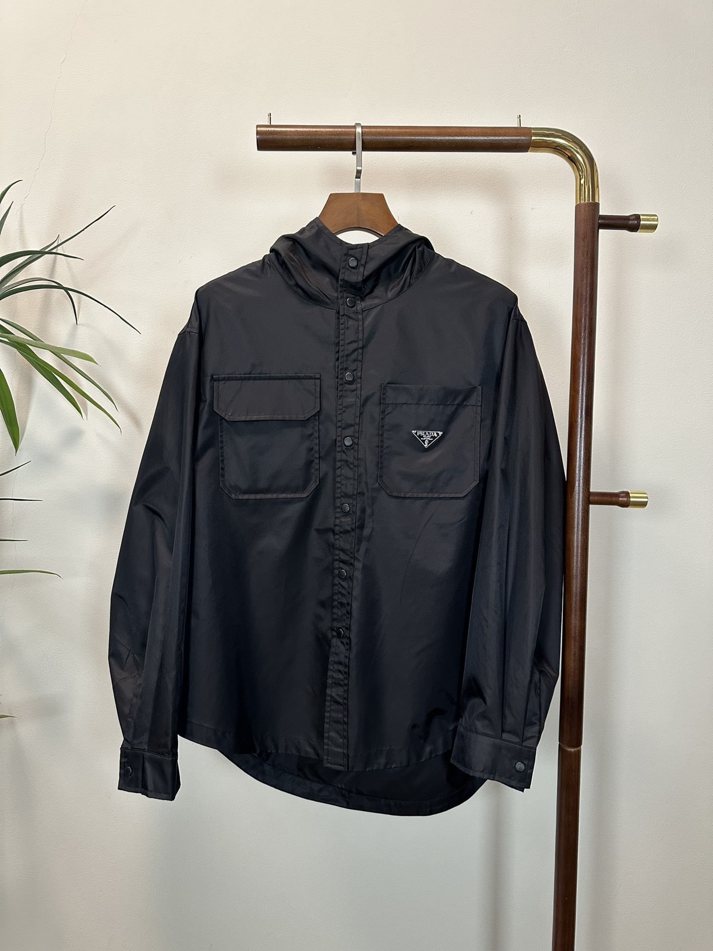 NO:513490,PRA Prada 2025 spring and summer new men's jacket, fashionable and casual high-end version!  Customized fabrics for counters are breathable and comfortable, with impeccable details, and the brand element design concept reflects high quality. The feel is delicate and soft!  It is casually cut, with a great upper body style!  Number of codes 48-56, prada, prada, jackets & coats, jackets & coats, alexander wang19860909PRA 普拉达2025春夏新款男士夹克外套,时尚休闲高端版本！专柜定制面料 透气舒适度高,细节无可挑剔,品牌元素设计理念,体现高品质.手感细腻柔软！呈现休闲裁剪,上身版型超赞！ 码数48-56,,prada,prada,jackets & coats,jackets & coats,alexander wang,Men's clothing