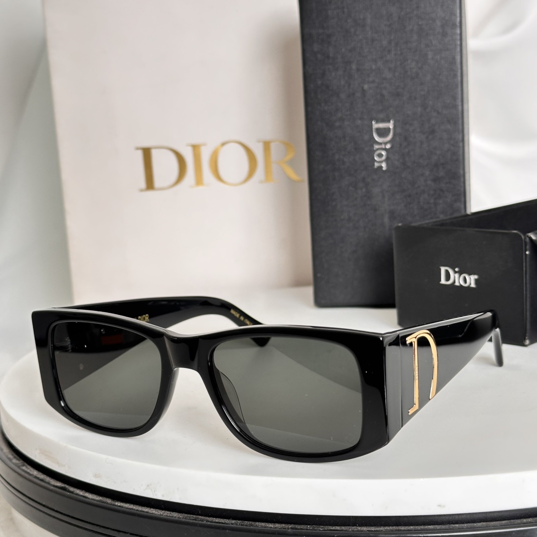 ‼️DIO* 迪奥新款 🆕  
MODEL： CD  Diamond S10F
简约大方五金logo 每