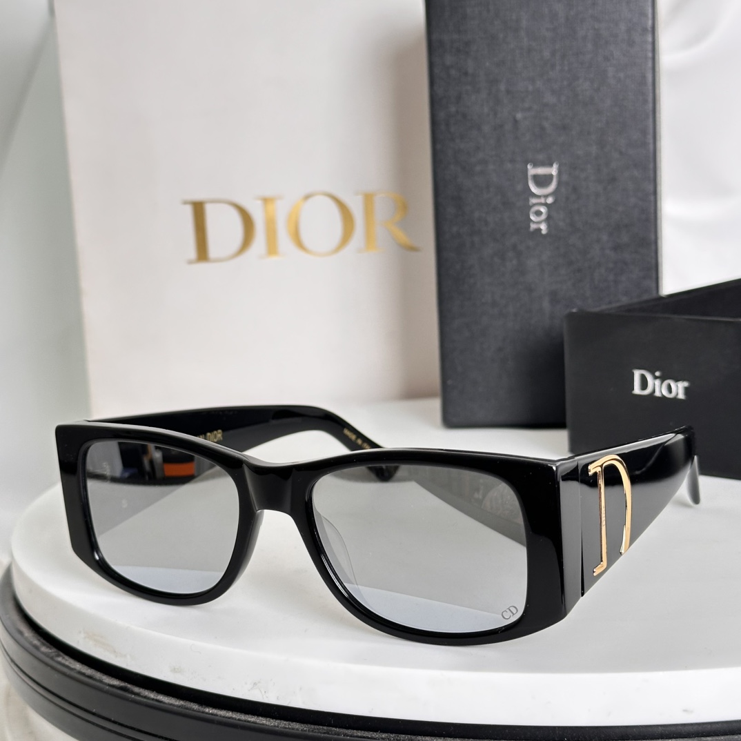 ‼️DIO* 迪奥新款 🆕  
MODEL： CD  Diamond S10F
简约大方五金logo 每