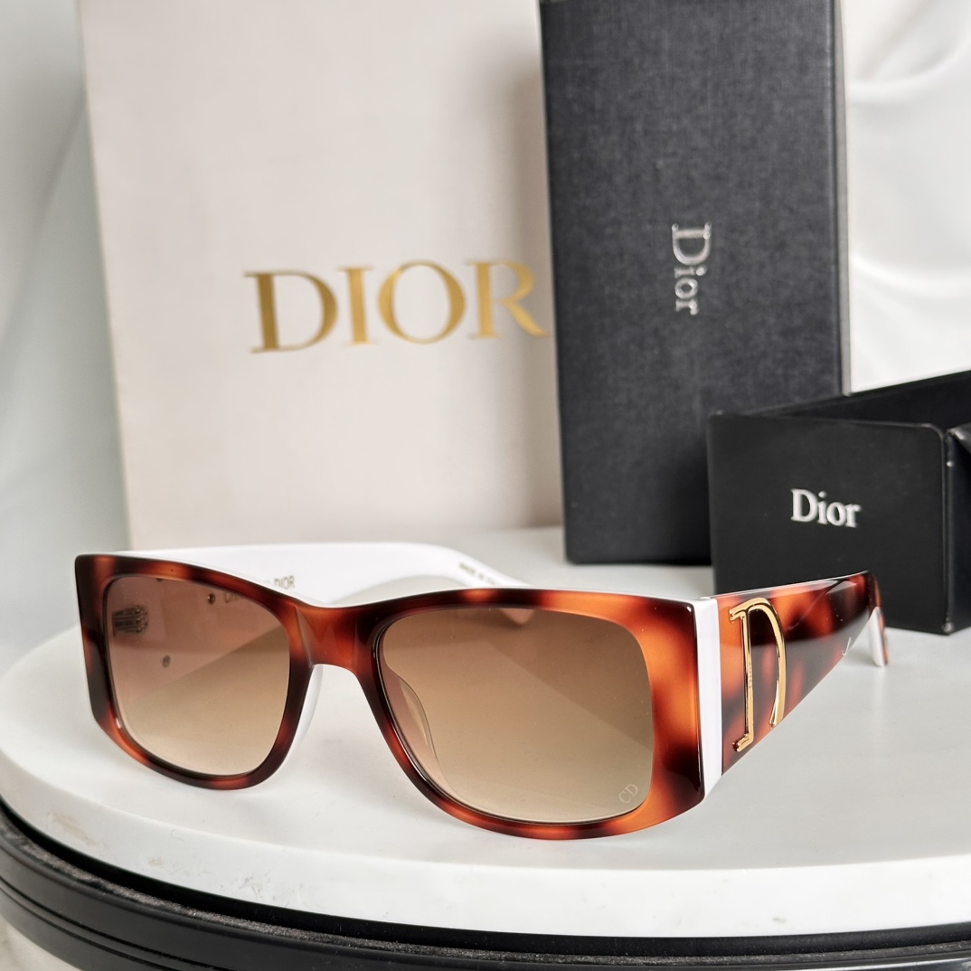 ‼️DIO* 迪奥新款 🆕  
MODEL： CD  Diamond S10F
简约大方五金logo 每