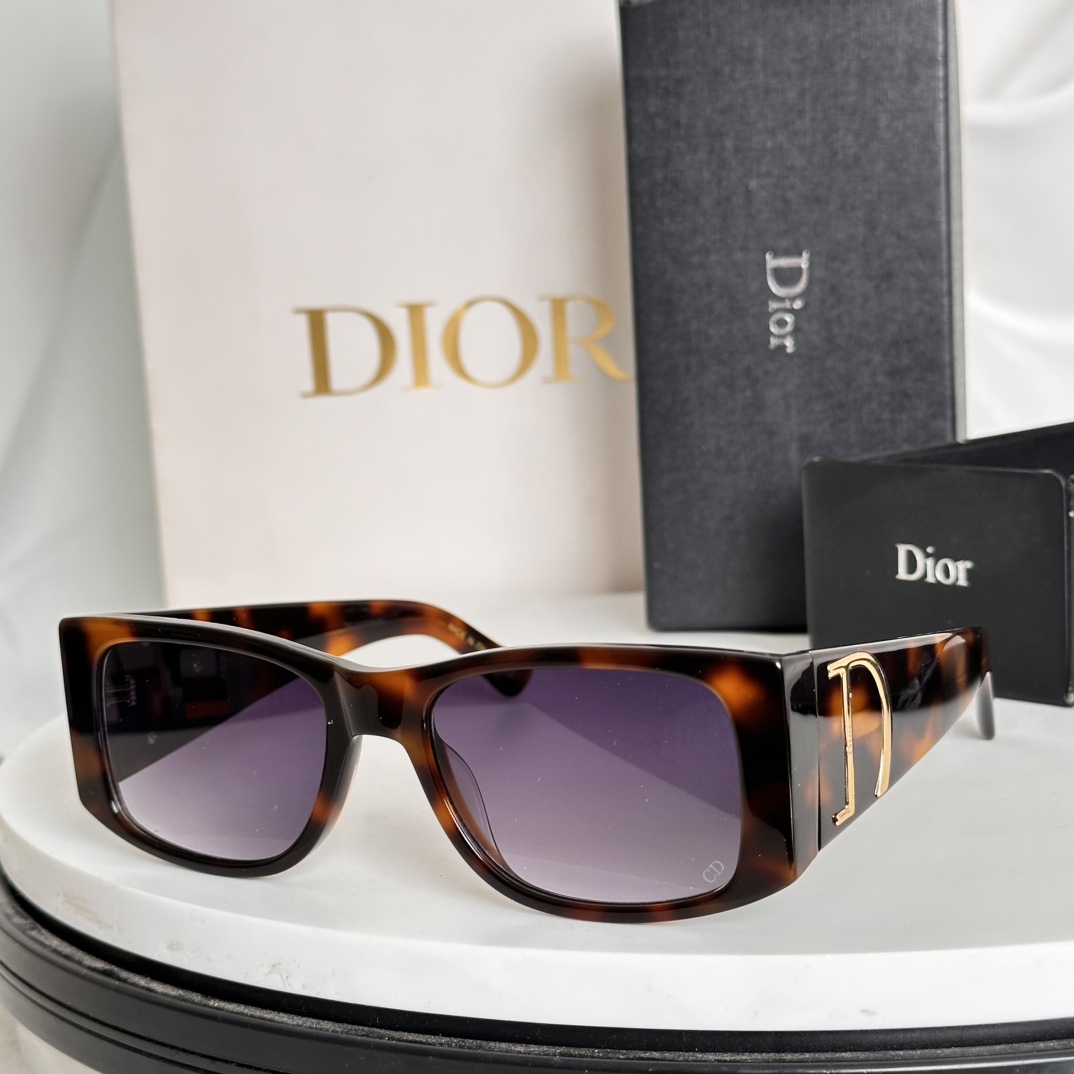 ‼️DIO* 迪奥新款 🆕  
MODEL： CD  Diamond S10F
简约大方五金logo 每