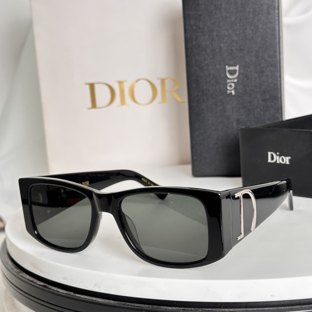 ‼️DIO* 迪奥新款 🆕  
MODEL： CD  Diamond S10F
简约大方五金logo 每