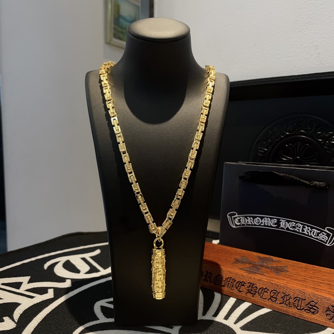 NO:105200,TikTok/Kuaishou/ins/Xiaohongshu/Live Hot, New [Counter Quality] Chrome Hearts Croxin Golden Necklace, Cross Cylindrical Pendant, Top Body is very noble, a fashion essential, can be worn by both men and women, same style for couples, official website original version, rock punk Thai silver style, retro elements, trendy and versatile!  Chain length 60 cm, jewelry quality, chrome hearts, chrome hearts, necklace, gold19860909批 抖音/快手/ins/小红书/直播热门 ,新款【专柜品质】Chrome Hearts克罗心黄金色项链 ,十字架圆柱吊坠,上身贵气十足,潮流时尚必备 男女均可佩戴 情侣同款 官网原版 摇滚朋克泰银风格 复古元素 潮流百搭！ 链长60厘米,饰品精品,chrome hearts,chrome hearts,necklace,gold,Jewelry
