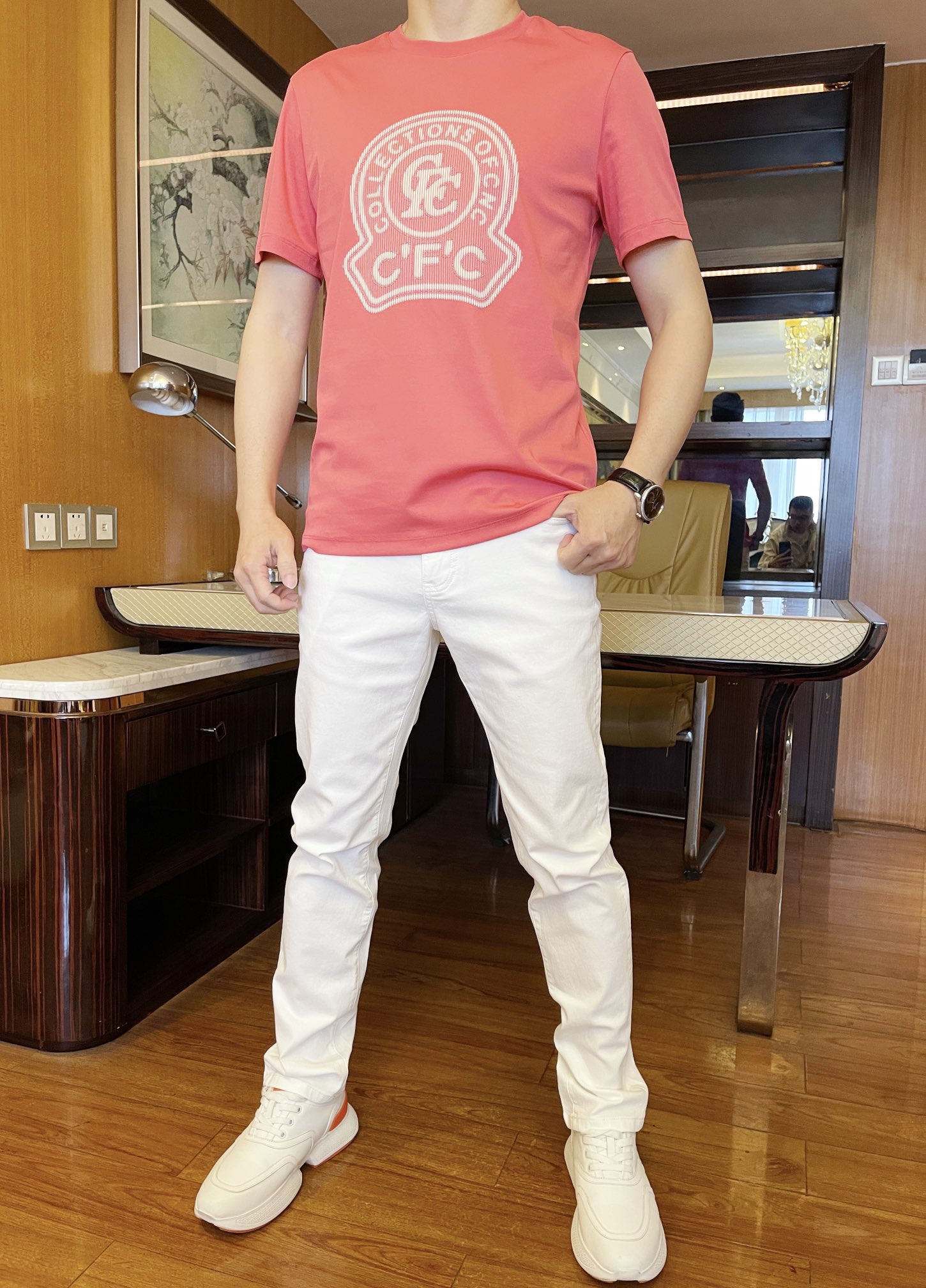 NO:120893,The latest jeans in the 2025 counter are shipped, and European and American counters are released simultaneously. Selected custom tannins imported from Italy and matched with the latest straight slim design. The rear pocket brand logo and the latest leather logo show the charm. You are definitely worthy of it. The number of codes is 29-38 (model 173/130 wears 31, with Hong Kong Lane Crawford gift box packaging), Moncler, jeans, alexander wang19860909蒙口-2025专柜最新款牛仔裤出货 欧美专柜同步发售.精选意大利进口定制丹宁面料搭配最新的直筒修身设计,后口袋品牌标志和最新皮标相当彰显韵味 您绝对值得拥有.码数29-38（模特173/130穿31,配香港连卡佛礼盒包装）,,Moncler,jeans,alexander wang,Men's clothing