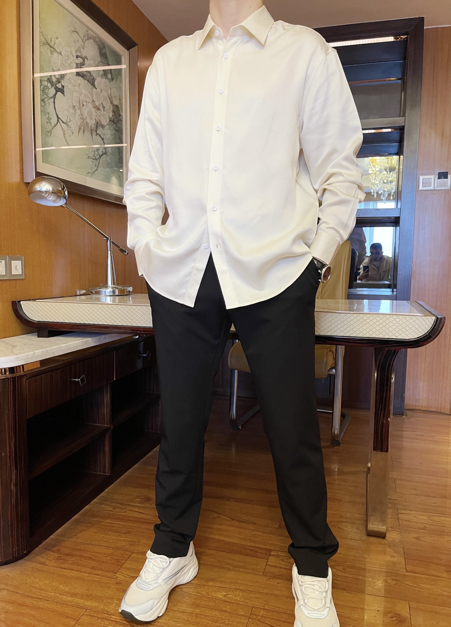 NO:120902,The latest hot shirts in the LP-2025 counter are shipped, and the Paris Fashion Week show is popular!  Selected imported silk cotton fabric from Italy with classic brand English embroidery design, simple and atmospheric, fashionable and slim, taste choice. Number of codes 48-56 (model 173/130 wears 48 sizes, with Hong Kong Lane Crawford gift box packaging), loro piana, real silk, alexander wang19860909LP-2025专柜最新爆款衬衣出货 巴黎时装周走秀爆款！精选意大利进口真丝棉面料搭配经典品牌英文刺绣设计,简约大气 时尚修身 品味之选.码数48-56（模特173/130穿48码,配香港连卡佛礼盒包装）,,loro piana,real silk,alexander wang,Men's clothing