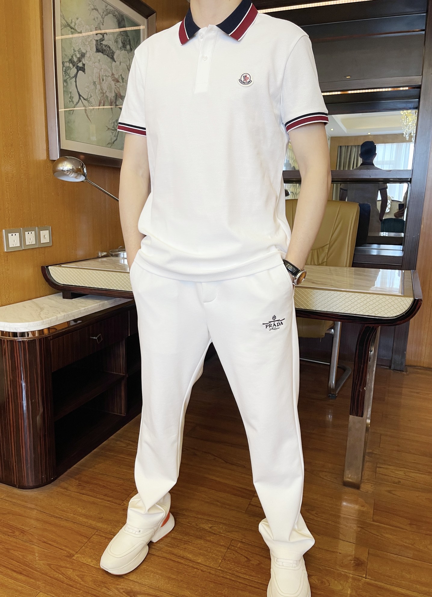 NO:120906,Mengkou-2025 counter latest hot-selling Polo, a London counter hot-selling product! 精选意大利进口珠地精棉面料搭配品牌最新的设计,胸前的精致H标志和领子上的拼色点缀彰显格调上身效果看得见.码数48-56（模特173/130穿48,配香港连卡佛礼盒包装）,,Moncler,alexander wang19860909蒙口-2025专柜最新爆款Polo出货 伦敦专柜热销单品！精选意大利进口珠地精棉面料搭配品牌最新的设计,胸前的精致H标志和领子上的拼色点缀彰显格调上身效果看得见.码数48-56（模特173/130穿48,配香港连卡佛礼盒包装）,,Moncler,alexander wang,Men's clothing