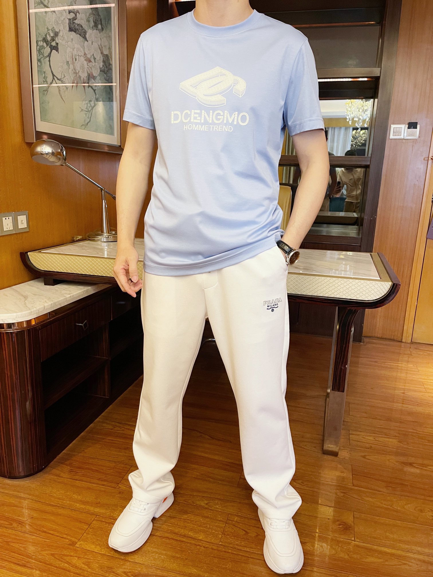 NO:120897,Dolce & Gabbana - the latest hot T-shirts in 2025 counters are shipped, and hot-selling items in European and American counters!  Selected Italian imported mercerized cotton fabrics with the latest designs, the unique brand logo on the chest highlights the fashion, and the upper body effect can be seen. The number of codes is 48-56 (model 173/130 wears 48 with Hong Kong Lane Crawford gift box packaging), Dolce & Gabbana, tees, t-shirt, alexander wang19860909杜嘉班纳-2025专柜最新爆款t恤出货 欧美专柜热销单品！精选意大利进口丝光棉面料搭配最新的设计,胸前的独特品牌logo彰显时尚 上身效果看得见.码数48-56（模特173/130穿48配香港连卡佛礼盒包装）,,Dolce&Gabbana,tees，t-shirt,alexander wang,Men's clothing