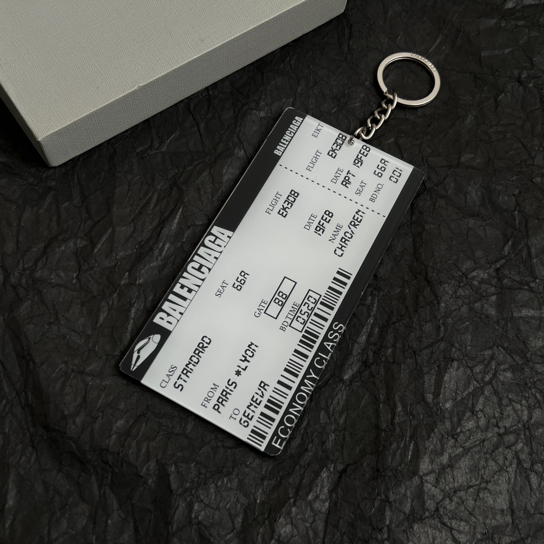 The Parisian Balenciaga passport card, key buttons, simple, generous, gold-filled clothes - 图片 6