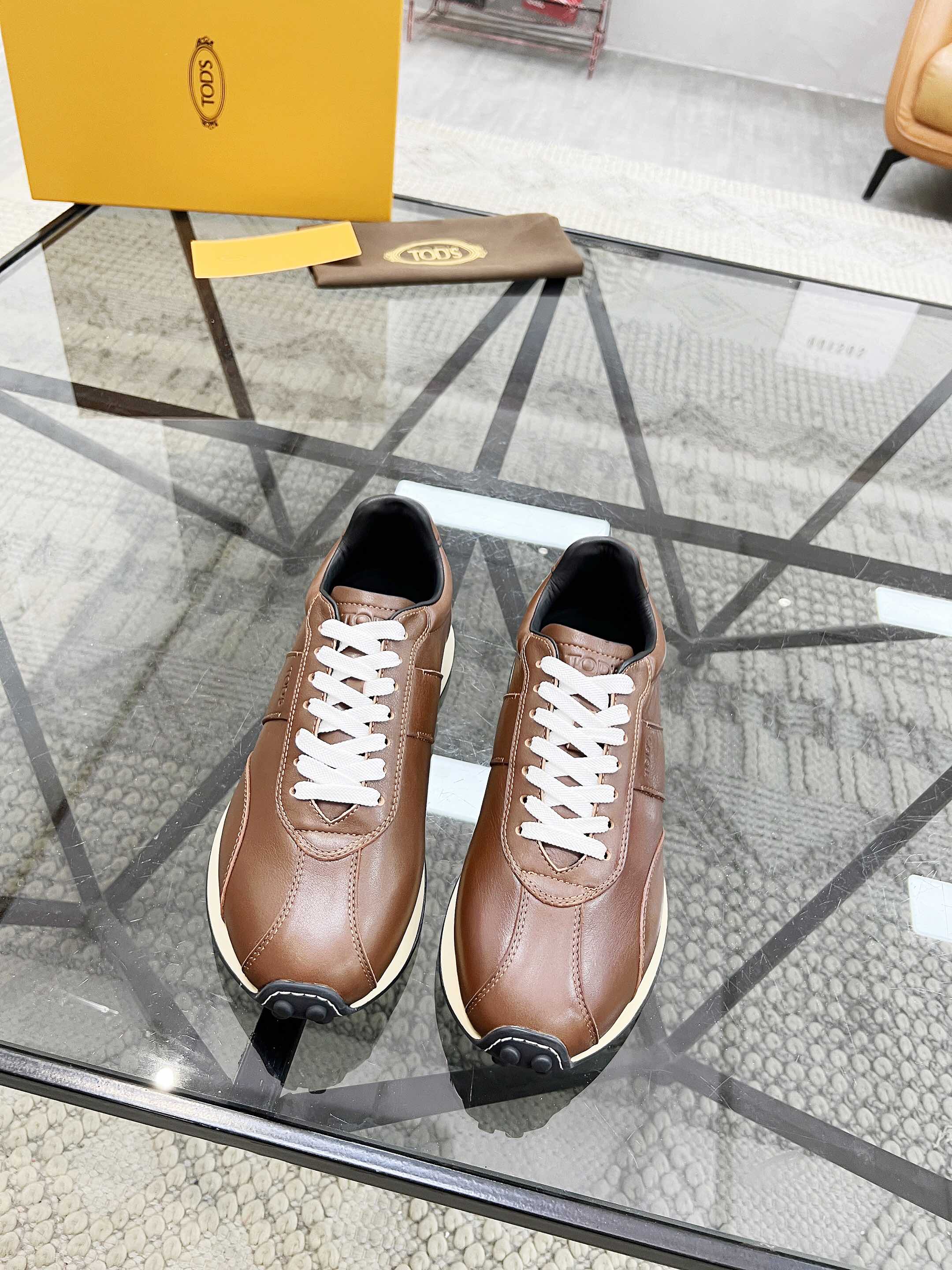 NO:221165,Brand TOD'S color original color matching 38-44 custom made 45 price Material Todds men's new style casual shoes Original single quality, top layer cowhide breathable cloth matching, breathable Comfortable mesh inner cowhide feet, extremely strong leather texture original outsole Comfortable footwear Lightweight, TOD'S casual shoes, Tod's, cowhide19860909品牌TOD'S 颜色原版配色 码数38-44定做45 价格 材质托德斯男士 新款 休闲鞋 原单品质、采用头层牛皮拼接透气布面搭配、透气 舒适 网布内里牛皮垫脚、皮质感极强原版大底 上脚舒适 轻便,TOD'S 休闲鞋,Tod's,cowhide,Men's shoes