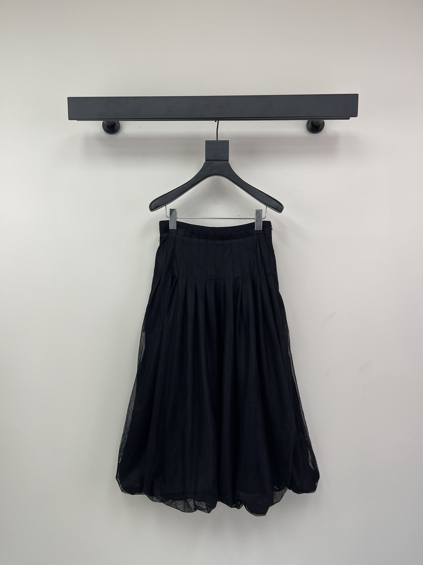 NO:309642,Dio*25 early spring new product, must-have tulle skirt, black mesh balloon long skirt. The wide waist pleated and fluffy flower bud skirt is so beautiful that it has no friends!  The upper body is full of fairy spirit, full of French elegance, and the wrinkled waist is so pinched that it makes you look slimming!  The little fairies show off!  Workmanship quality depends on details.SML AA,,dior,skirts,alexander wang19860909Dio*25早春新品,必入纱裙黑色网纱气球长款半裙.宽腰压褶蓬蓬花苞裙摆上身美到没朋友！ 上身仙气十足 满满的法式优雅,褶皱腰部太掐腰了好显瘦！小仙女们秀起来！做工品质看细节.SML AA,,dior,skirts,alexander wang,Women's clothing