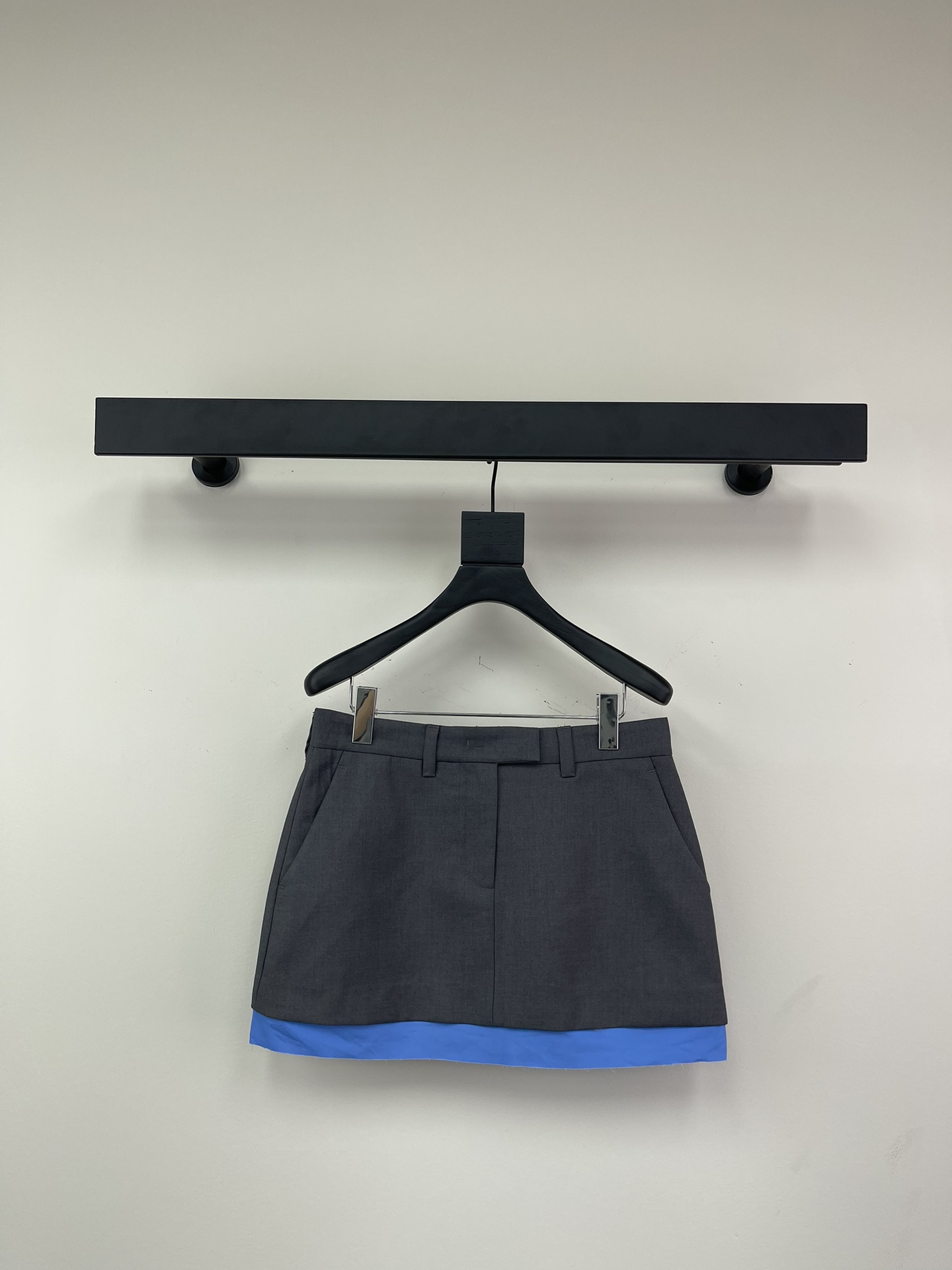 NO:311193,Miumi*25 spring and summer new miu girl outfit!  Intellectual Molecular Academy style lace skirt!  Miu blue contrasting edge fake two-piece design!  Sweet and cool, age-reducing outfit. It is not picky about people and looks huge in the upper body!  Imported worsted wool fabric is quite broad and has a great texture!  The quality of workmanship depends on the details!  SML, miumiu, skirts, alexander wang19860909Miumi*25春夏新款miu系少女穿搭！知性分子学院风格蕾系半裙！miu蓝撞色边假两件设计！甜酷兼备减龄穿搭.不挑人版型上身巨显瘦！进口精纺羊毛面料挺阔质感超赞！做工品质看细节！SML,,miumiu,skirts,alexander wang,Women's clothing