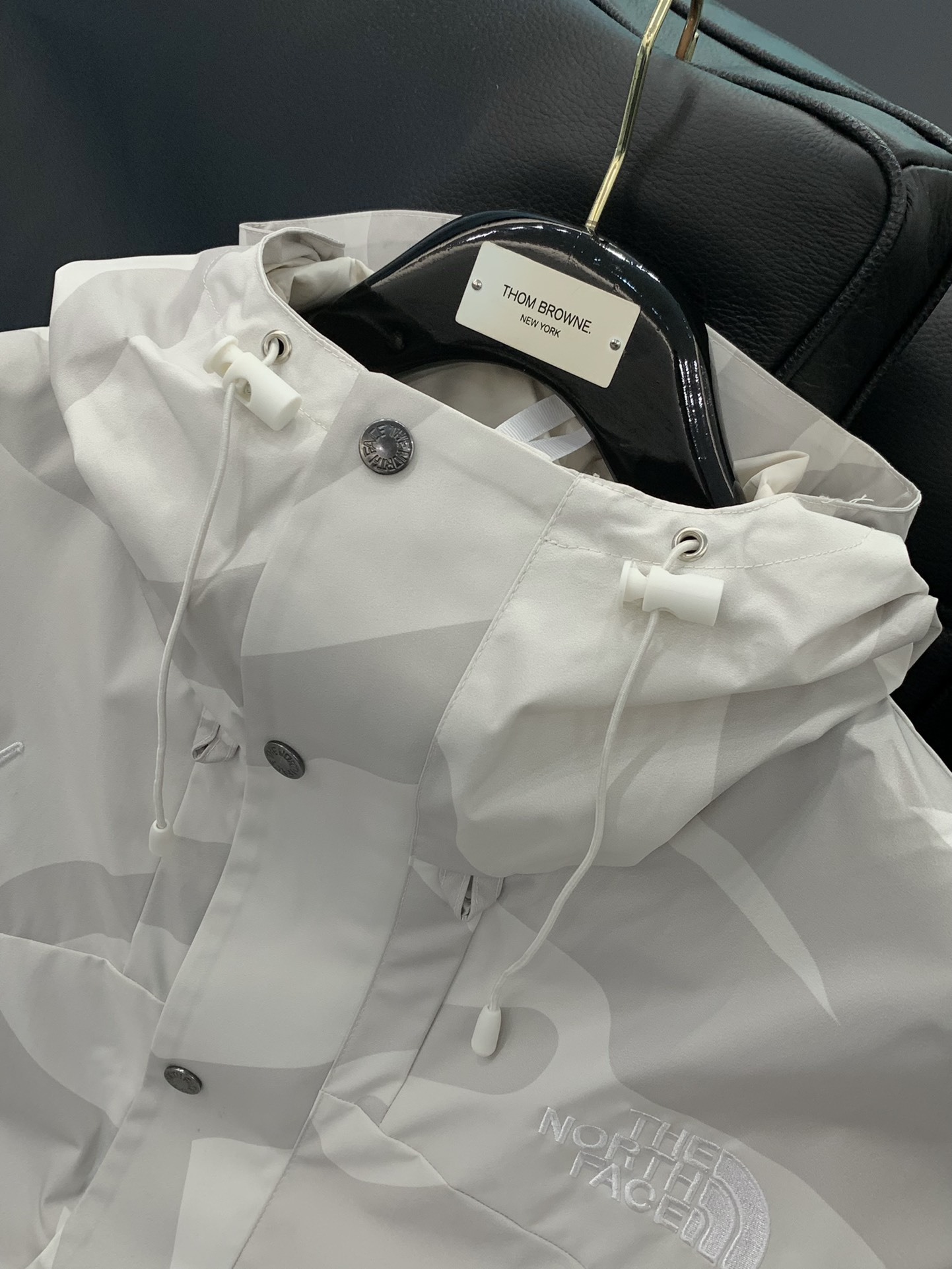 THE NORTH FACE x KAWS Hat: Waterproof, Durable, Outdoor Commuter Satisfaction. - 图片 4