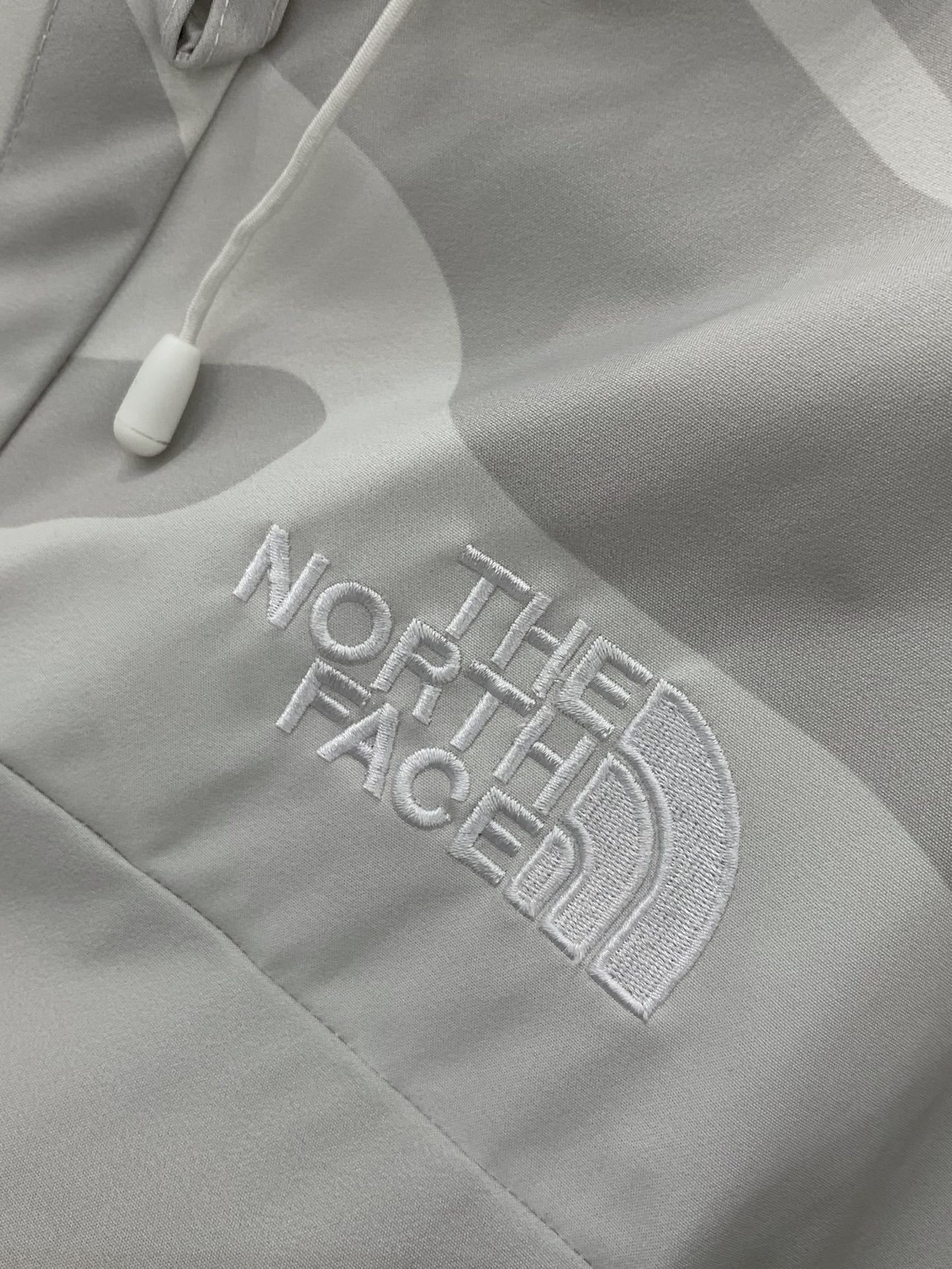 THE NORTH FACE x KAWS Hat: Waterproof, Durable, Outdoor Commuter Satisfaction. - 图片 5