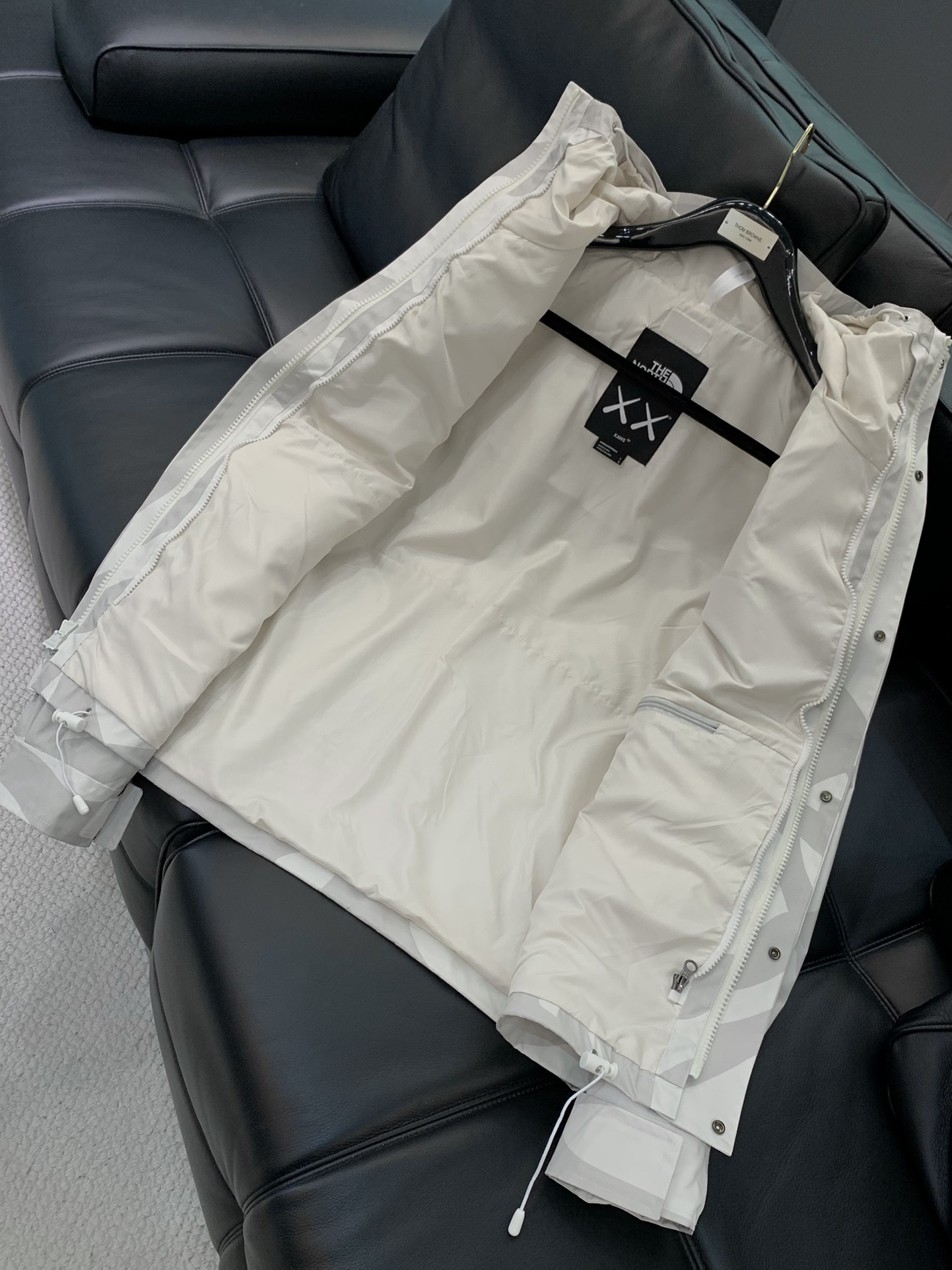 THE NORTH FACE x KAWS Hat: Waterproof, Durable, Outdoor Commuter Satisfaction. - 图片 9