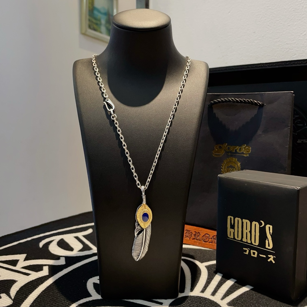 NO:105199,[New Products are on the Shelves] Goro’s Takahashi Goro Matsushi Feather Pendant, Takahashi Classic Necklace, Top Version, Accepted Exclusive Shooting, Focus on the High-end Market, Kuaishou/ins/Xiaohongshu popular models, absolutely different from ordinary versions!  The details of the picture product are consistent with ZP!  Original production process, precision quality, purely handmade, authentic model opening, fashion essentials, both men and women can wear, same couple style, rock punk silver style, retro elements, trendy and versatile, same style on the official website, fine jewelry, necklace19860909【新品上架】Goro’s高桥吾郎松石羽毛吊坠,高桥经典项链,顶级版本,认准独家拍摄,主攻高端市场 ,快手/ins/小红书热门款,绝对区别普通版本！图片产品细节与ZP一致！原版制作工艺 精工品质 纯手工打造 ～正品开模潮流时尚必备 男女均可佩戴 情侣款同款 摇滚朋克泰银风格 复古元素 潮流百搭 官网同款,饰品精品,necklace,Jewelry