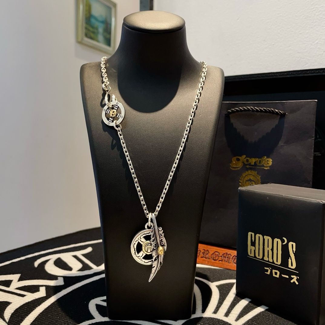 NO:105209,[New Products are on the Shelves] Goro’s Takahashi Goro Round Brand Feather Pendant, Takahashi Classic Necklace, Top Version, Accepted Exclusive Shooting, Focus on the High-end Market, Kuaishou/ins/Xiaohongshu popular models, absolutely different from ordinary versions!  The details of the picture product are consistent with ZP!  Original production process, precision quality, purely handmade, authentic model opening, fashion essentials, both men and women can wear, same couple style, rock punk silver style, retro elements, trendy and versatile, same style on the official website, fine jewelry, necklace19860909【新品上架】Goro’s高桥吾郎圆牌羽毛吊坠,高桥经典项链,顶级版本,认准独家拍摄,主攻高端市场 ,快手/ins/小红书热门款,绝对区别普通版本！图片产品细节与ZP一致！原版制作工艺 精工品质 纯手工打造 ～正品开模潮流时尚必备 男女均可佩戴 情侣款同款 摇滚朋克泰银风格 复古元素 潮流百搭 官网同款,饰品精品,necklace,Jewelry