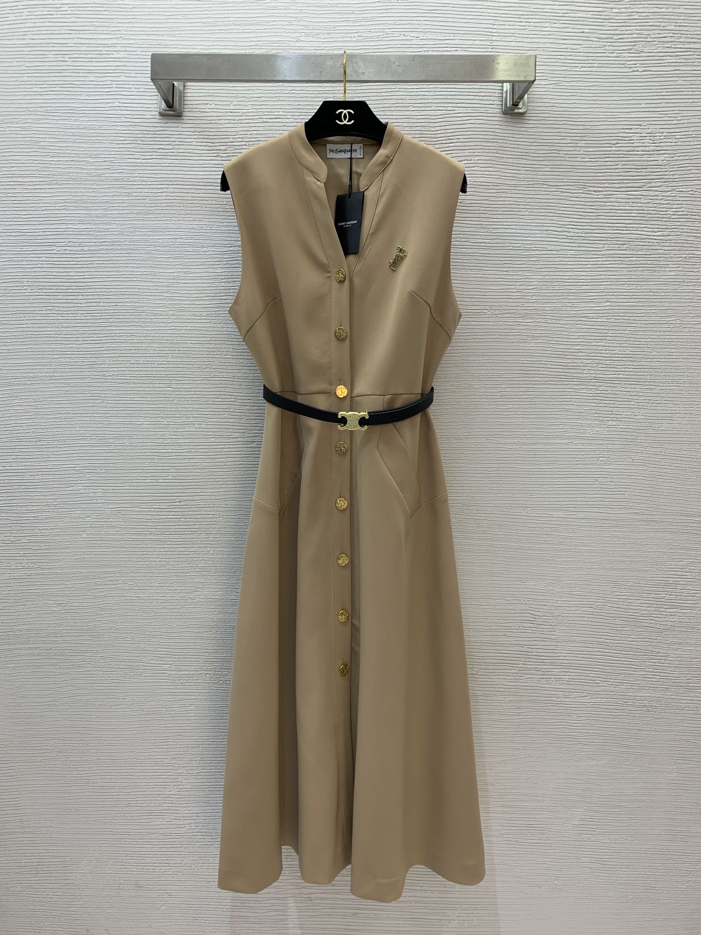 NO:309324,Model number G22079 Saint Laurent YSL new model, high-end customization, single-breasted placket small V round neck design, stylish sleeveless vest dress with belt!  Black, khaki, (M size bust 92, waist 78, skirt length 119, saint laurent, saint laurent, skirts, alexander wang19860909款号G22079 圣罗兰YSL新款 高端定制 单排扣开襟小V圆领设计气质时尚无袖背心连衣裙配腰带！黑色、卡其色、（M码胸围92,腰围78,裙长119,,saint laurent,saint laurent,skirts,alexander wang,Women's clothing